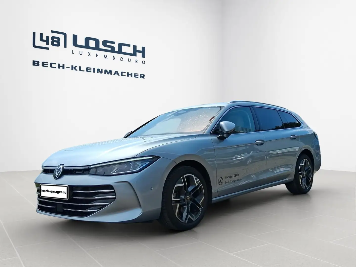 Volkswagen Passat Variant Elegance 2.0l TDI 110kW Срібний - 2