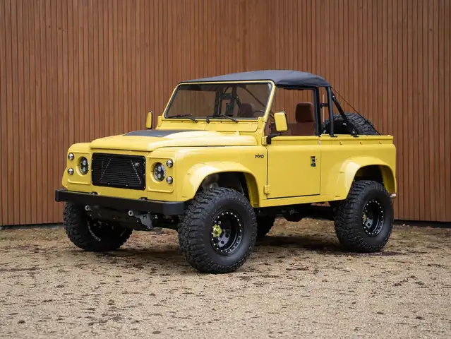 Land Rover Defender 90