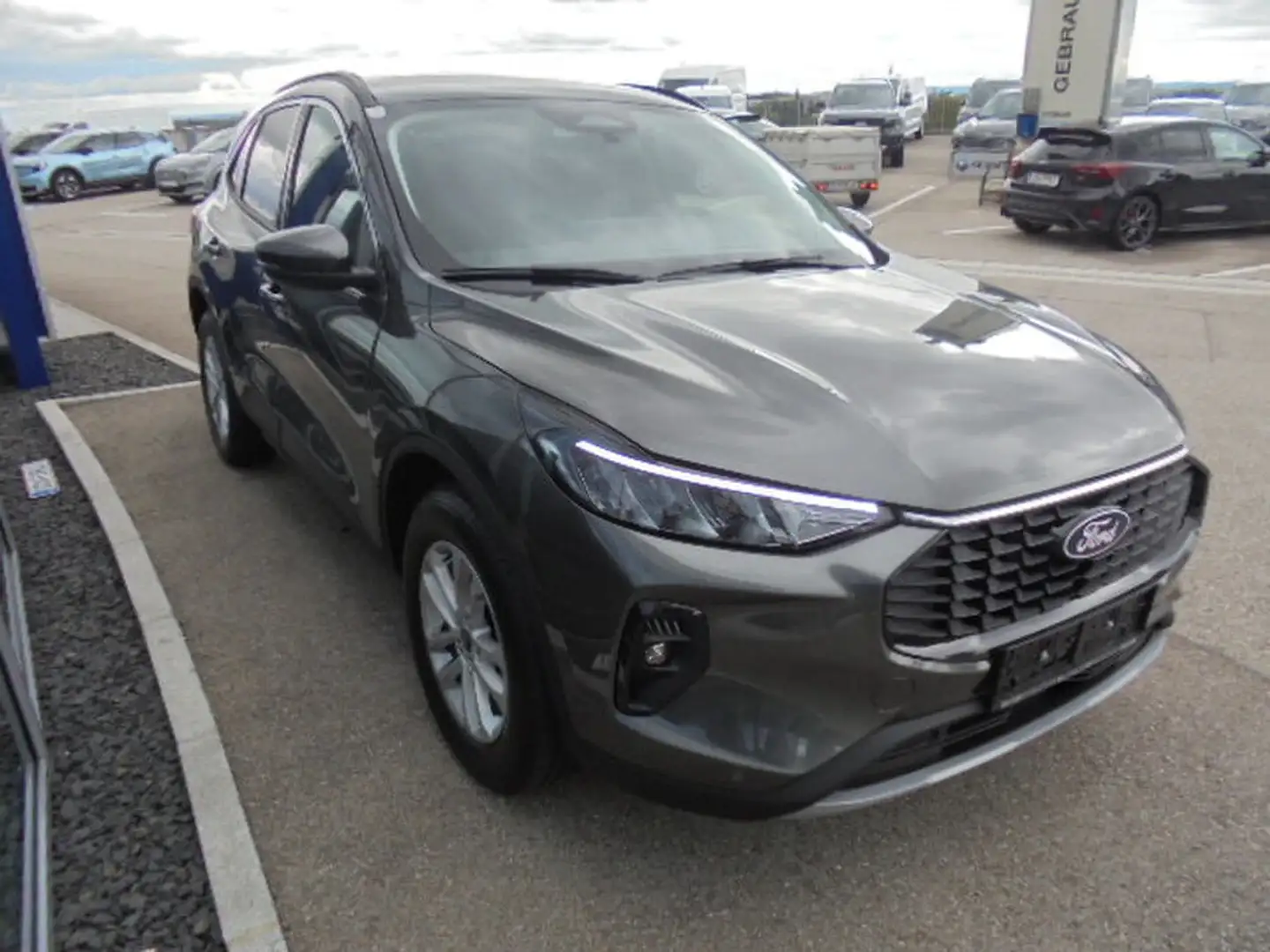 Ford Kuga 1,5 EcoBoost Titanium 150Ps Benzin Grau - 2