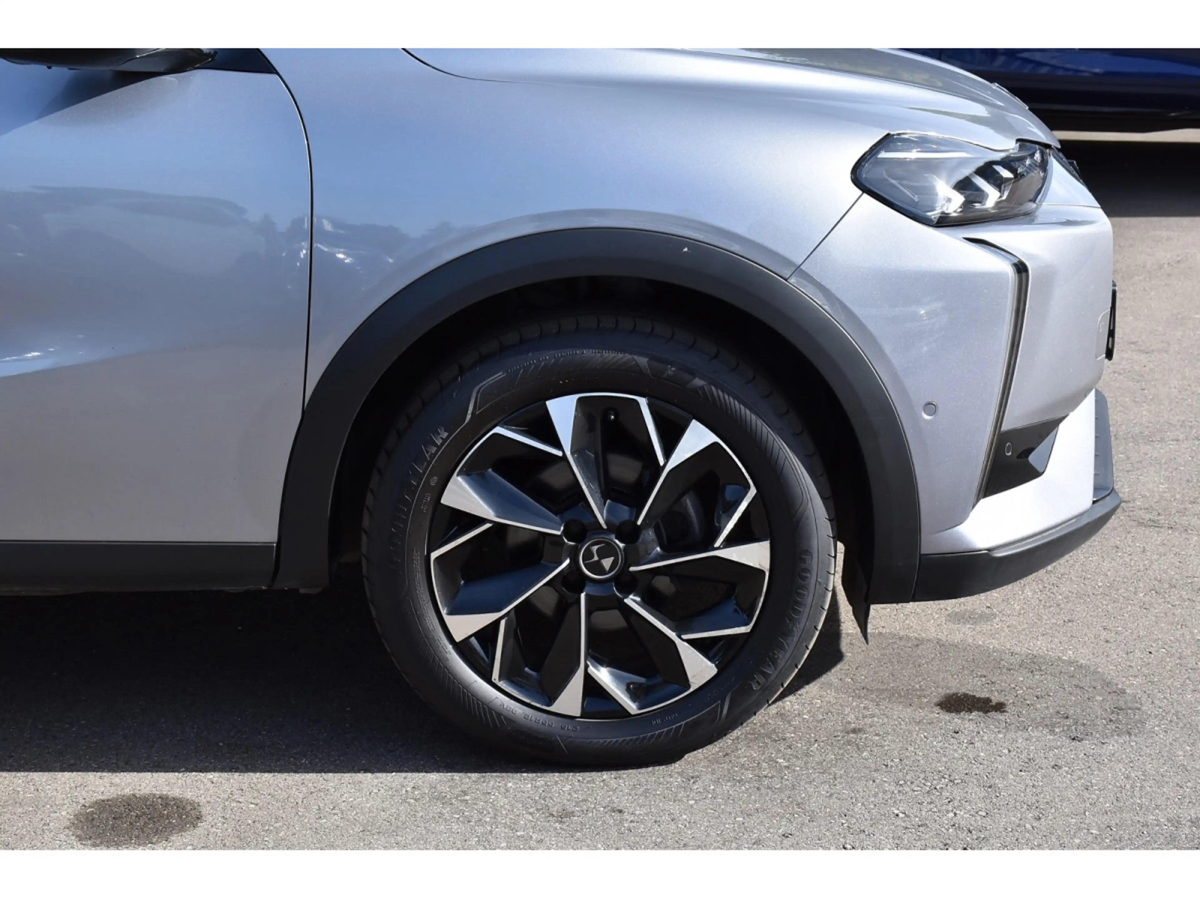 DS Automobiles DS 3 1.2 PureTech EAT8 Rivoli CUIR GPS CAM LANE SIDE — photo 5