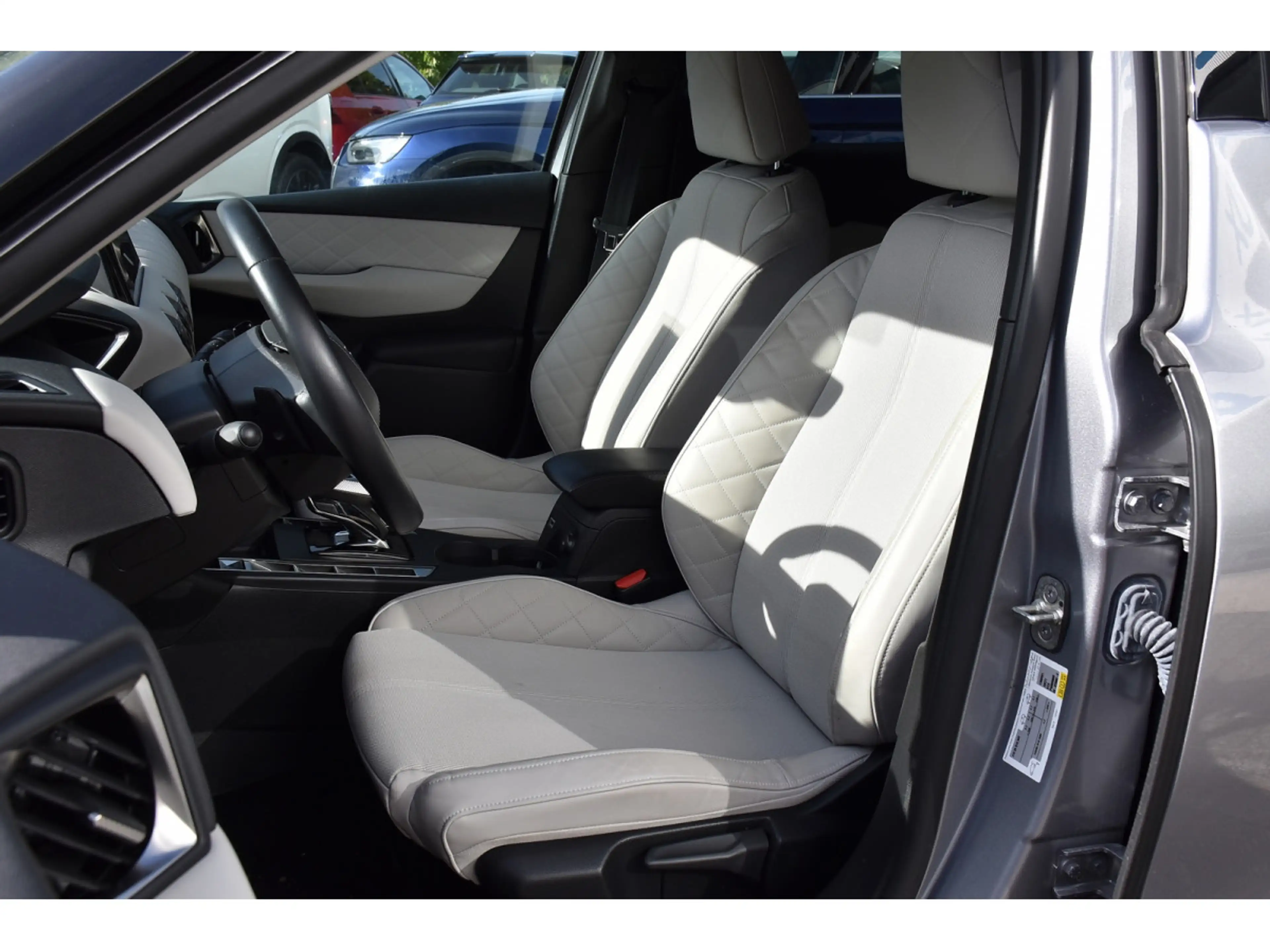 DS Automobiles DS 3 1.2 PureTech EAT8 Rivoli CUIR GPS CAM LANE SIDE — photo 6