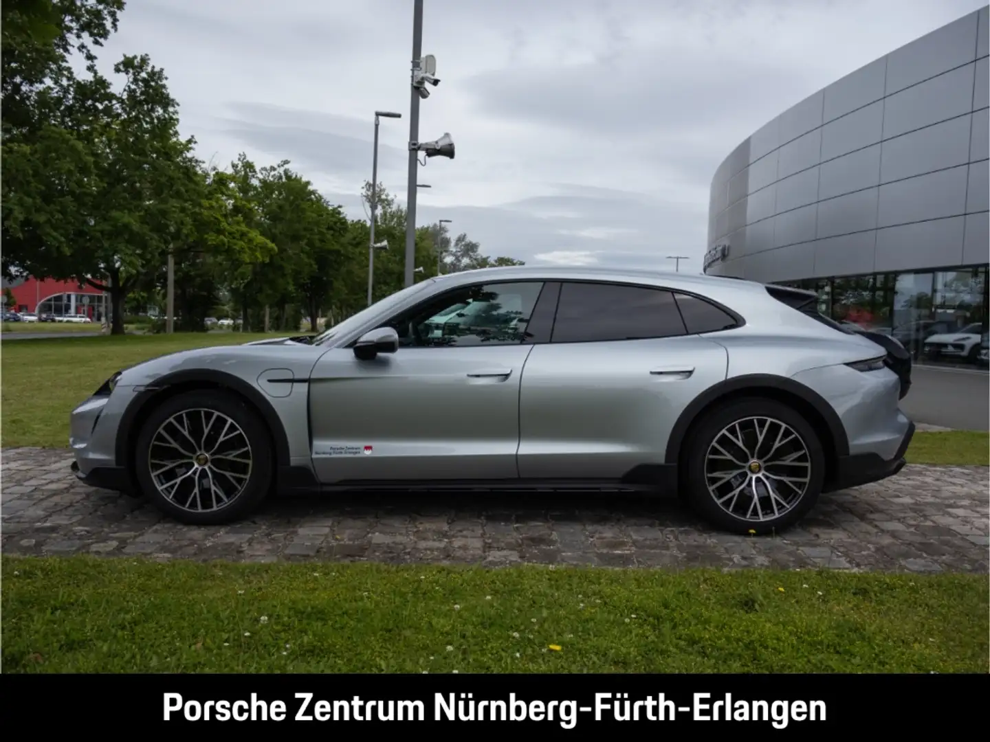 Porsche Taycan 4 Cross Turismo OffroadDesign BOSE Abstandsregelun Argintiu - 2