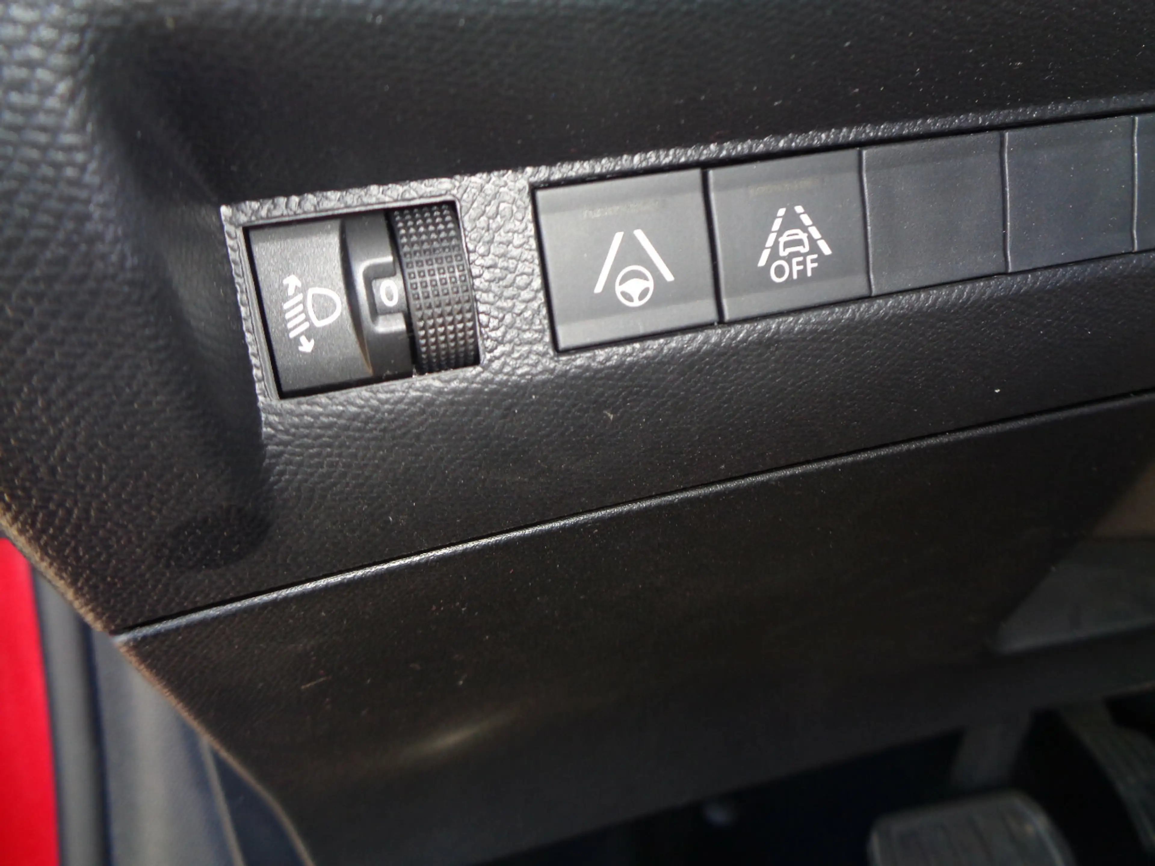 Peugeot e-208 e- Active — photo 11
