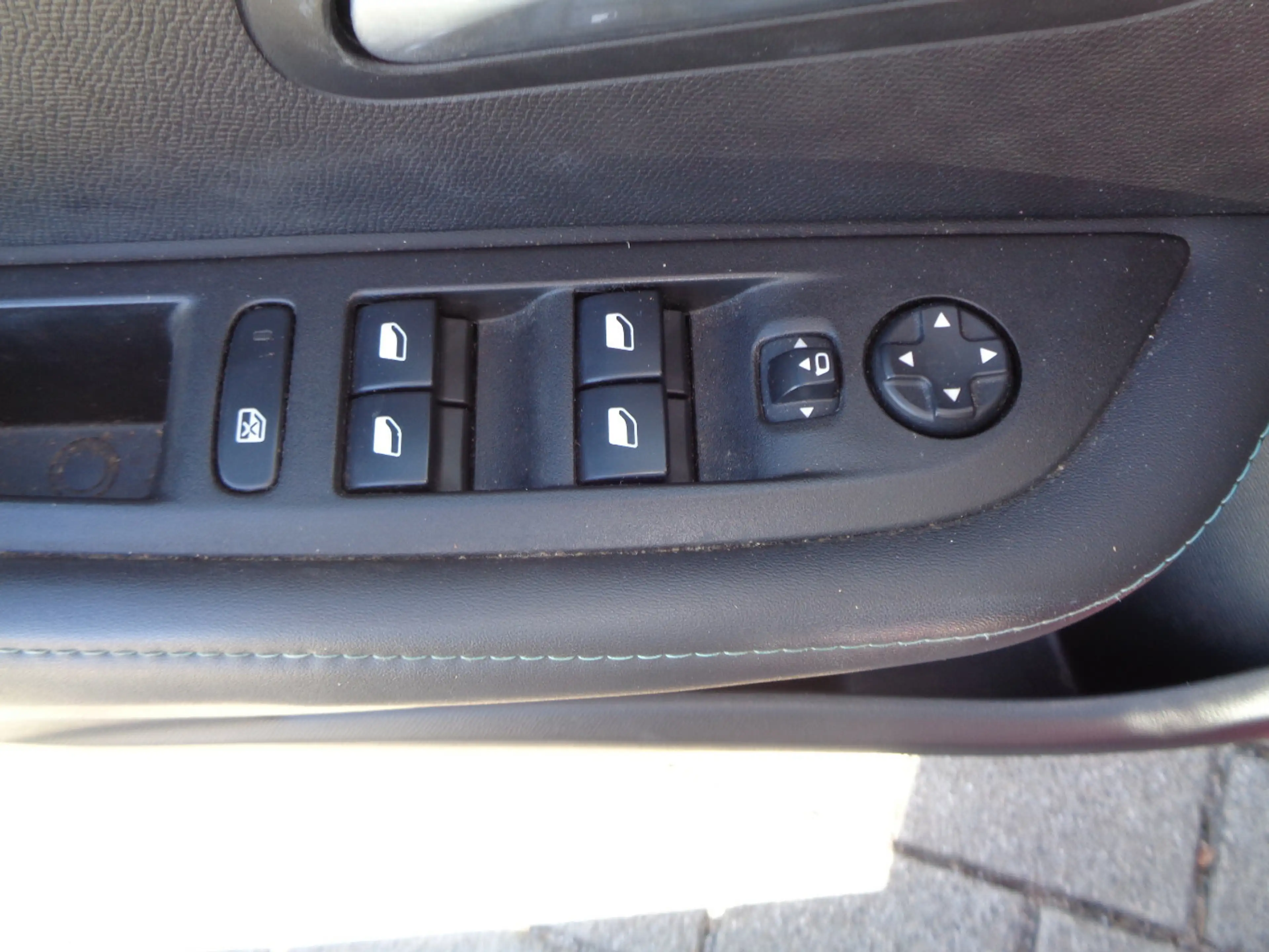 Peugeot e-208 e- Active — photo 10
