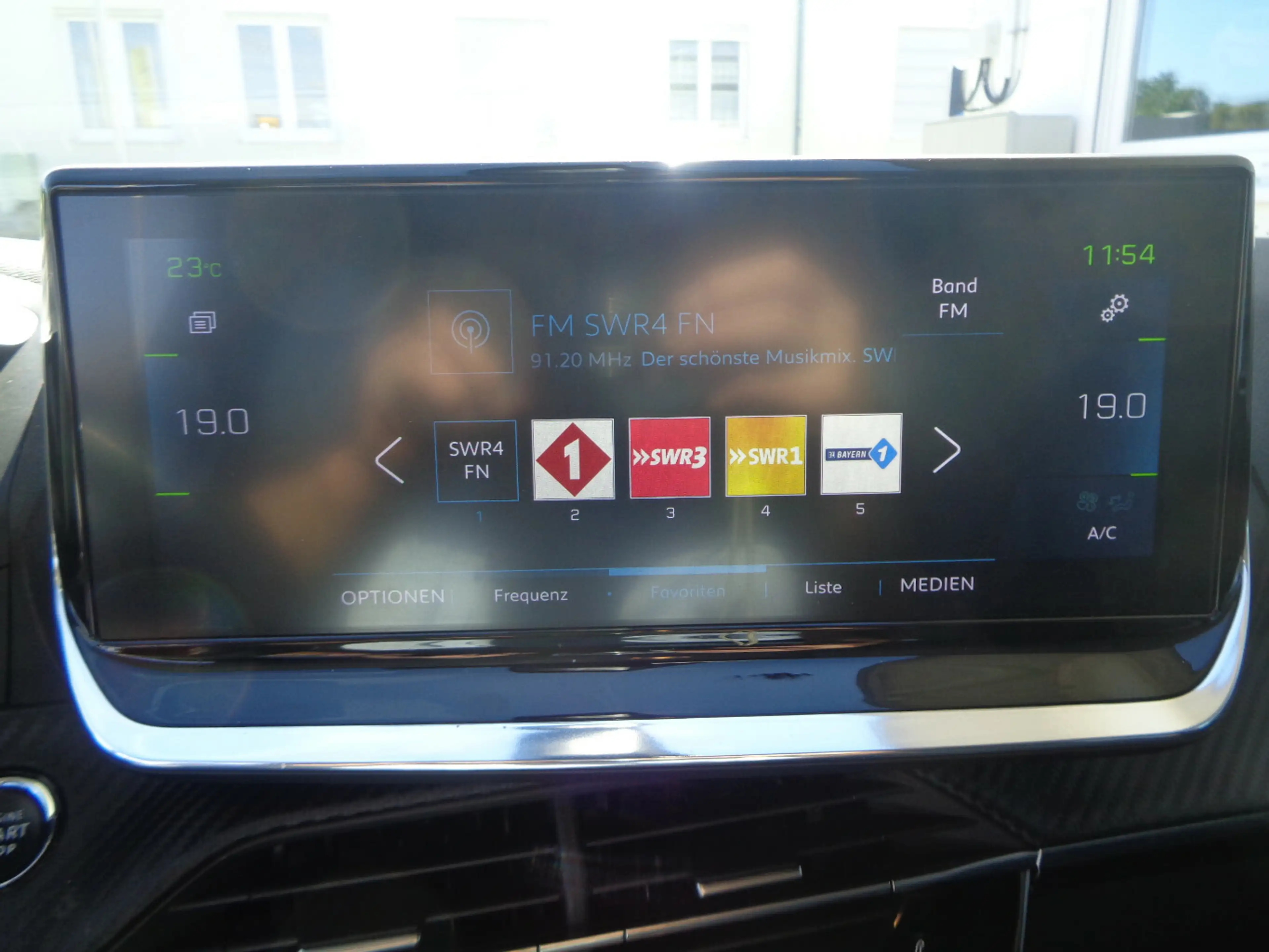 Peugeot e-208 e- Active — photo 14