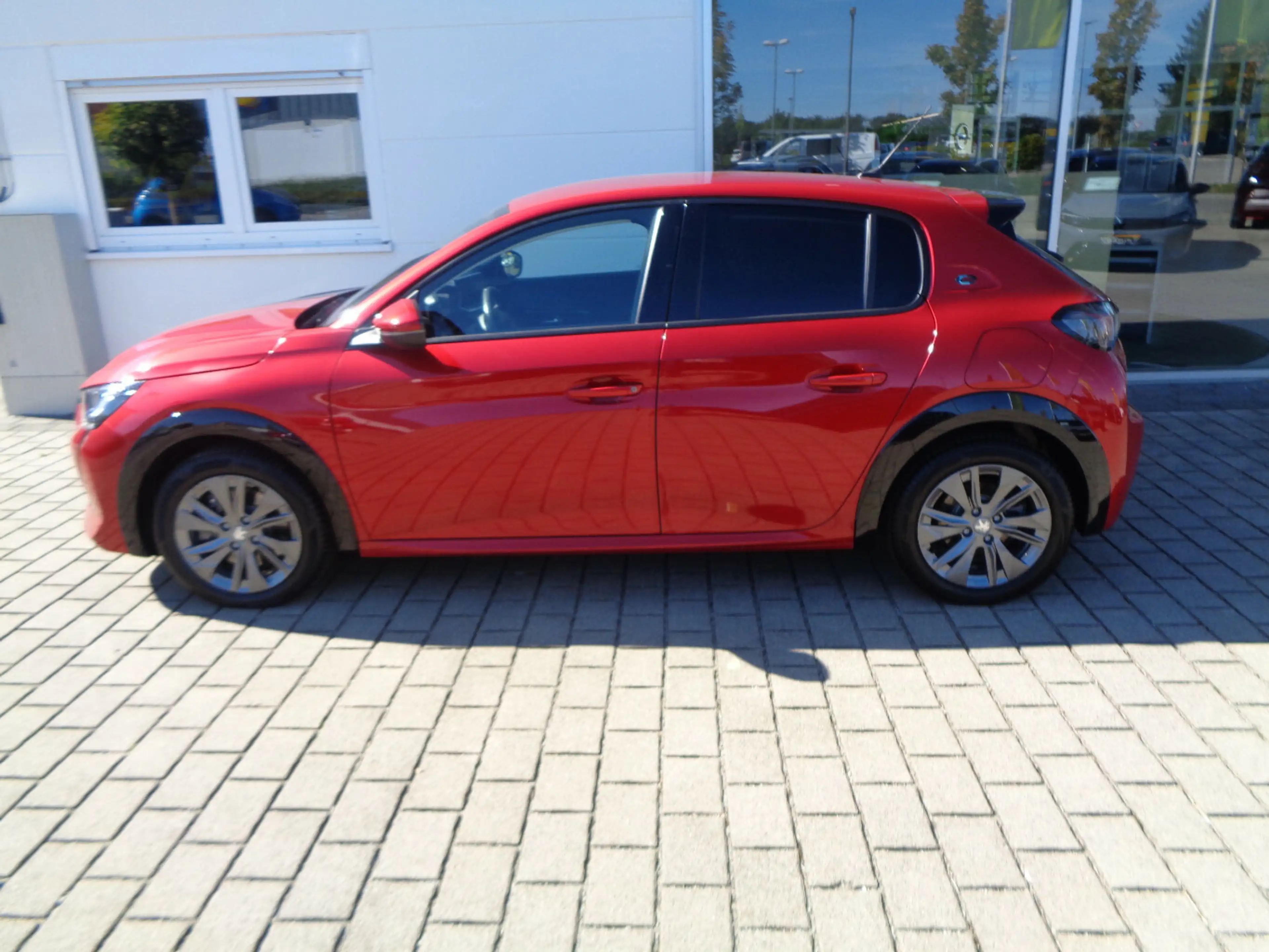 Peugeot e-208 e- Active — photo 7