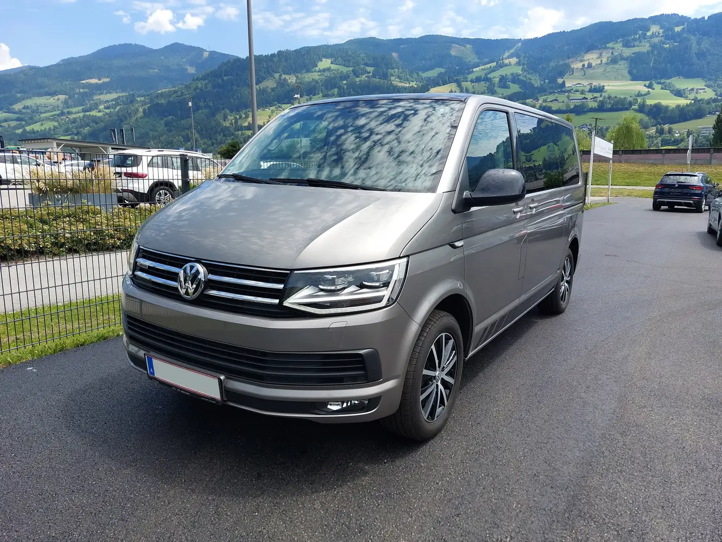 Volkswagen T6 Multivan Edition 4Motion DSG *STDHZG*PANO*BEH.FRONTSCHEIBE* Grau - 2