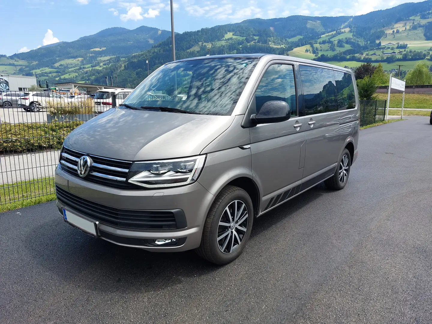 Volkswagen T6 Multivan Edition 4Motion DSG *STDHZG*PANO*BEH.FRONTSCHEIBE* Grau - 1