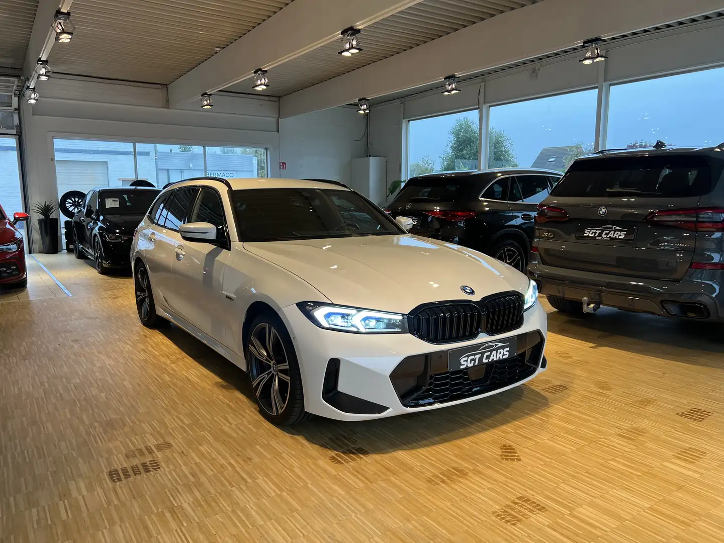 BMW 330 e xDrive Touring-ACC - Head-up - H&K-Elektr.Zetels Blanco - 1