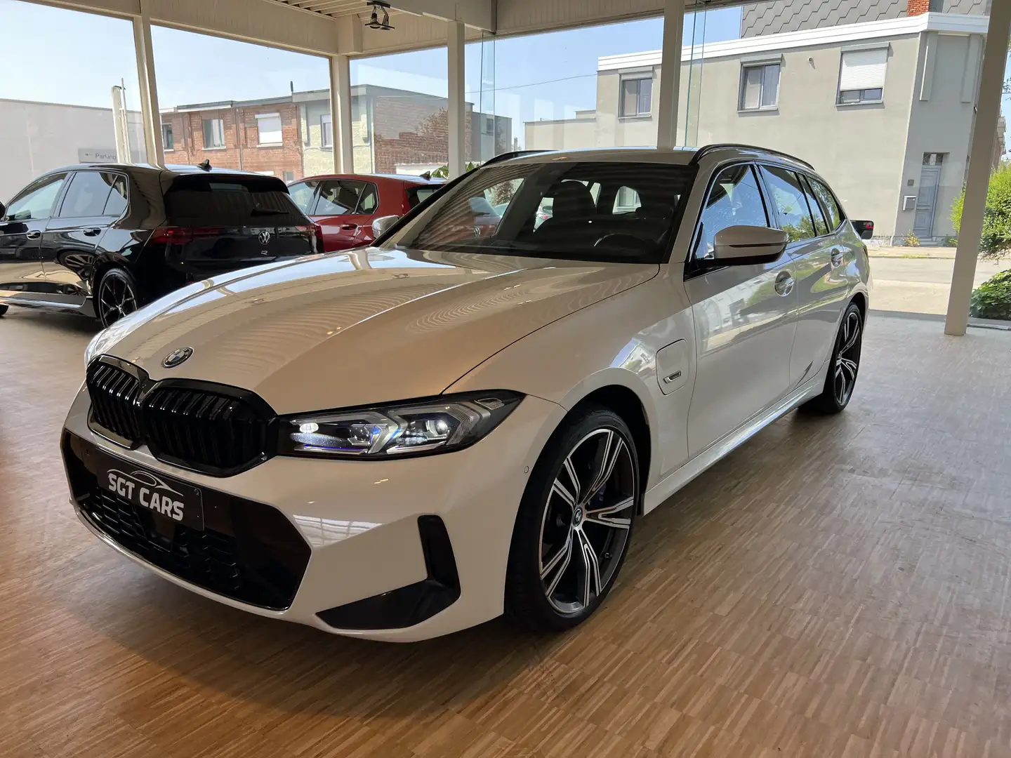 BMW 330 e xDrive Touring-ACC - Head-up - H&K-Elektr.Zetels Weiß - 2