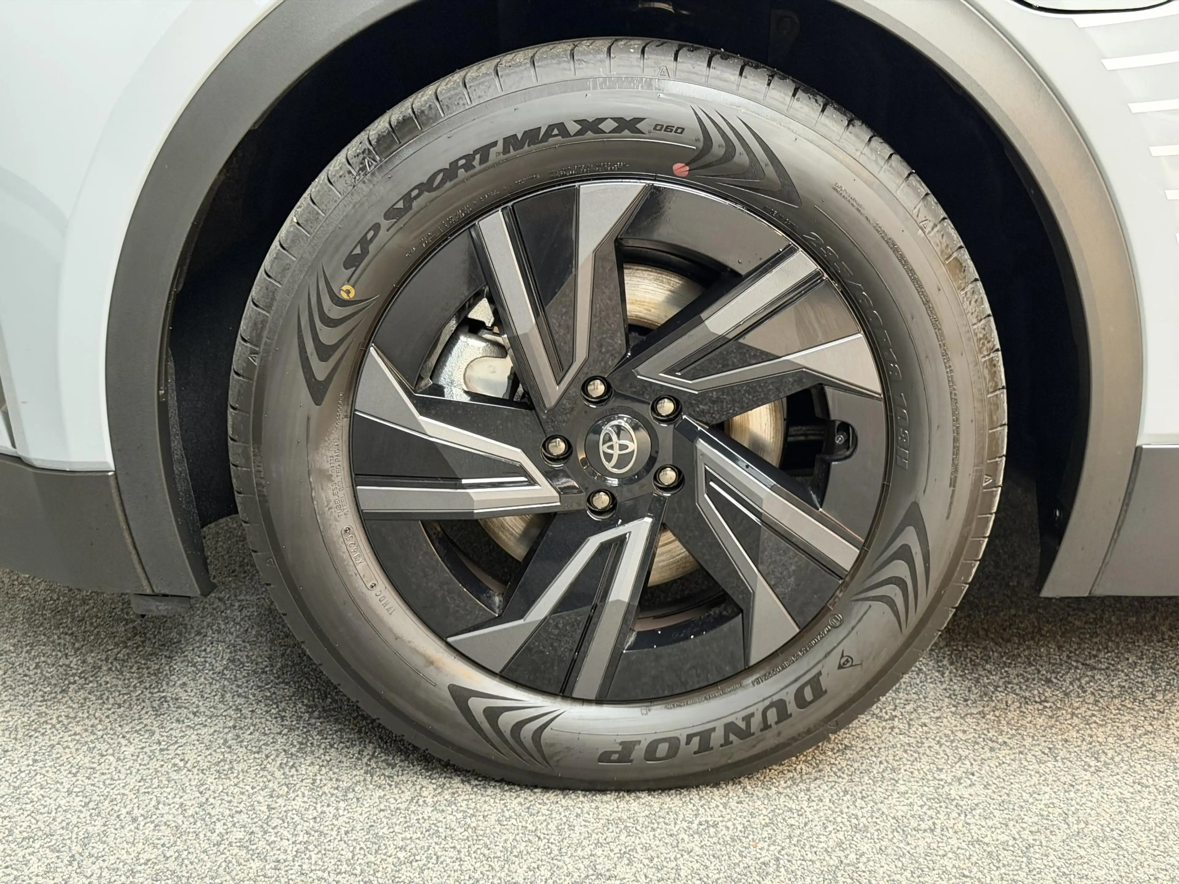 Toyota C-HR+ First Edition 77 kWh — photo 24