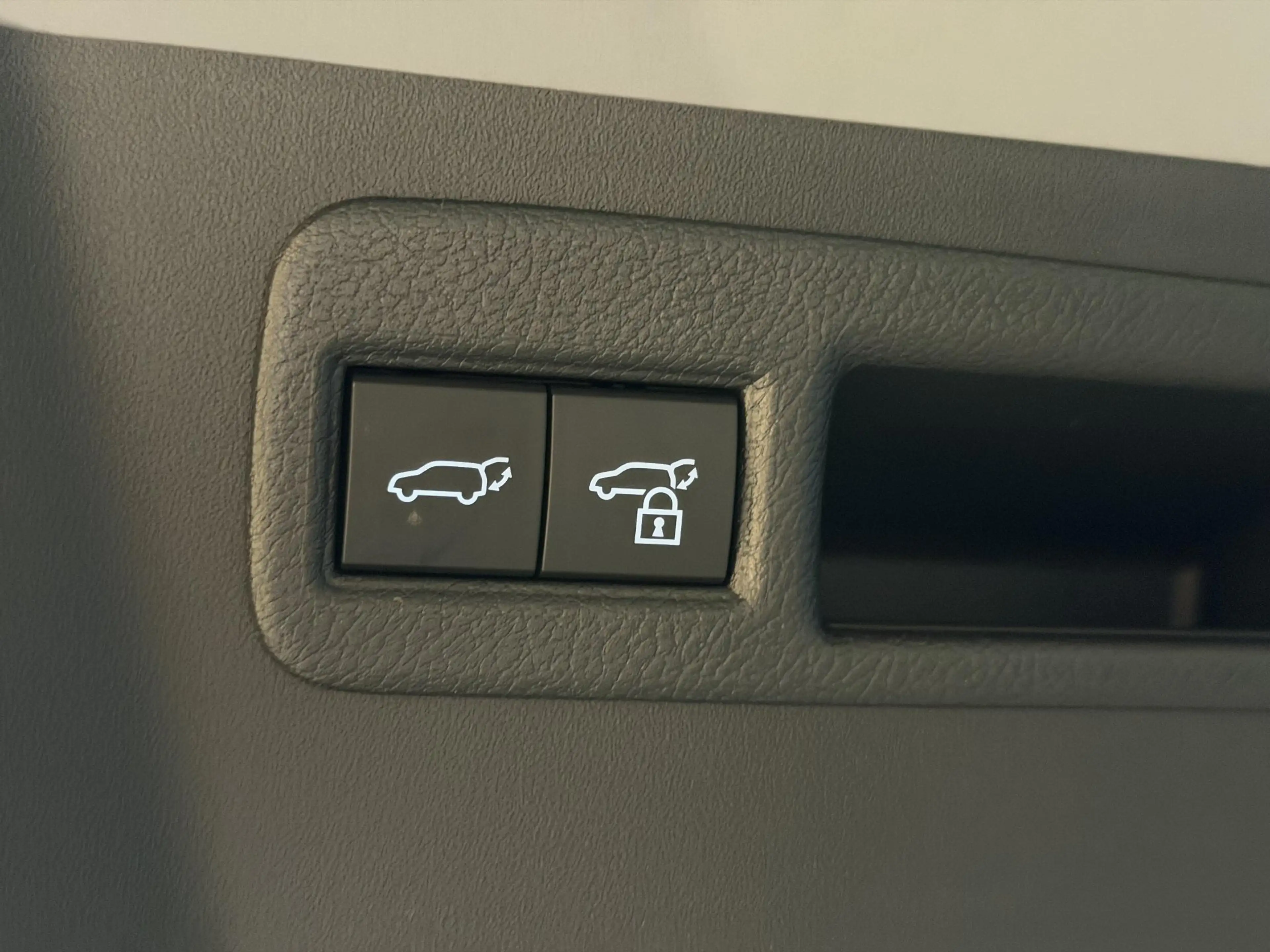 Toyota C-HR+ First Edition 77 kWh — photo 22