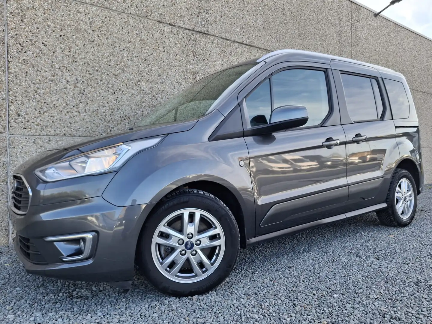 Ford Tourneo Connect 1.5 Tdci Titanium (EU6.2) 13.215 € htva Gris - 1