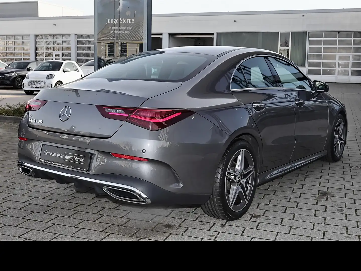 Mercedes-Benz CLA 180 Coupé AMG KAMERA+LED+NAVI+CARPLAY+18" Gris - 2