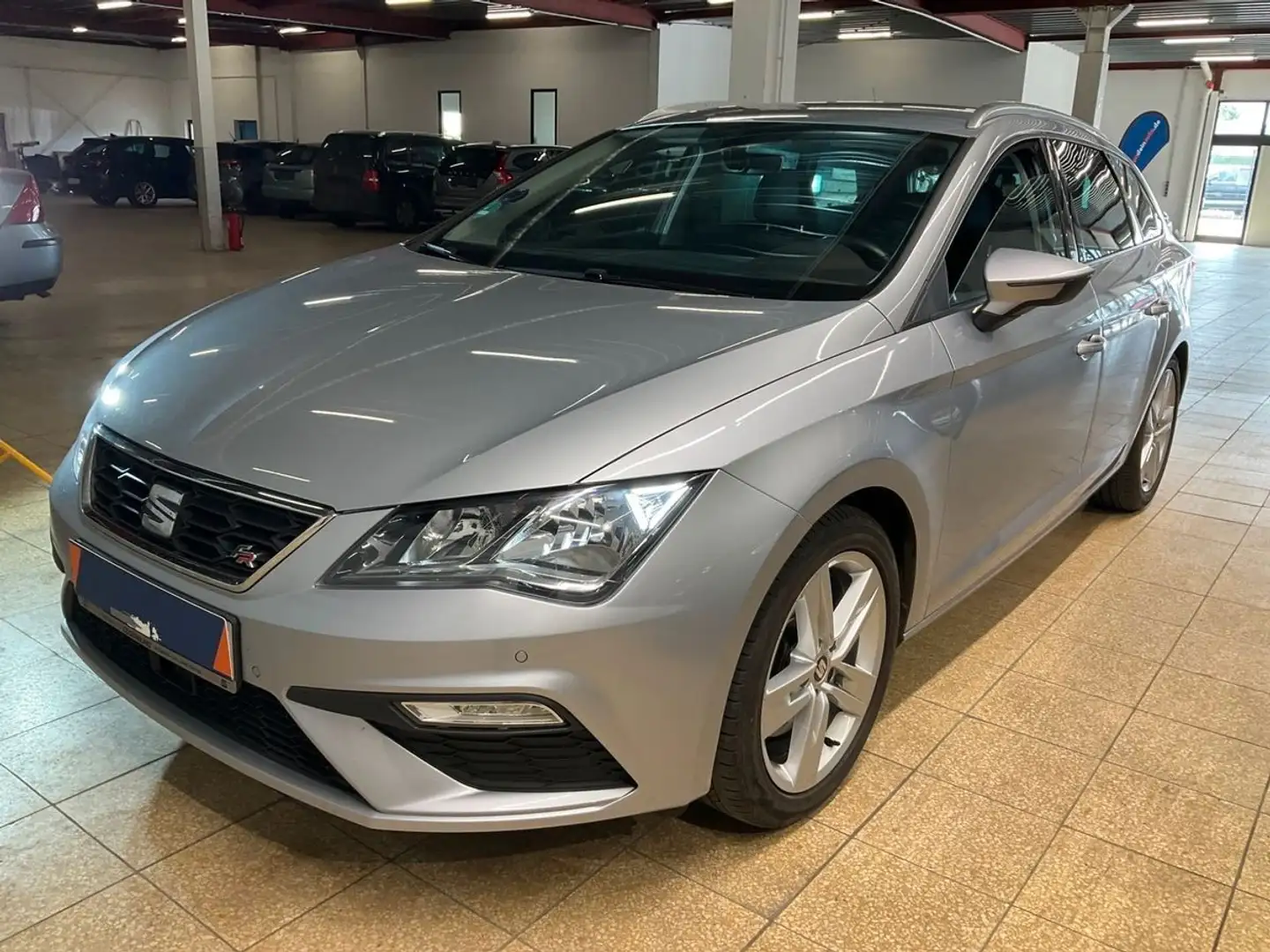SEAT Leon LEON ST 1.8 TSI FR AHK PDC TEMPOMAT TÜV+SERV NEU Argento - 2