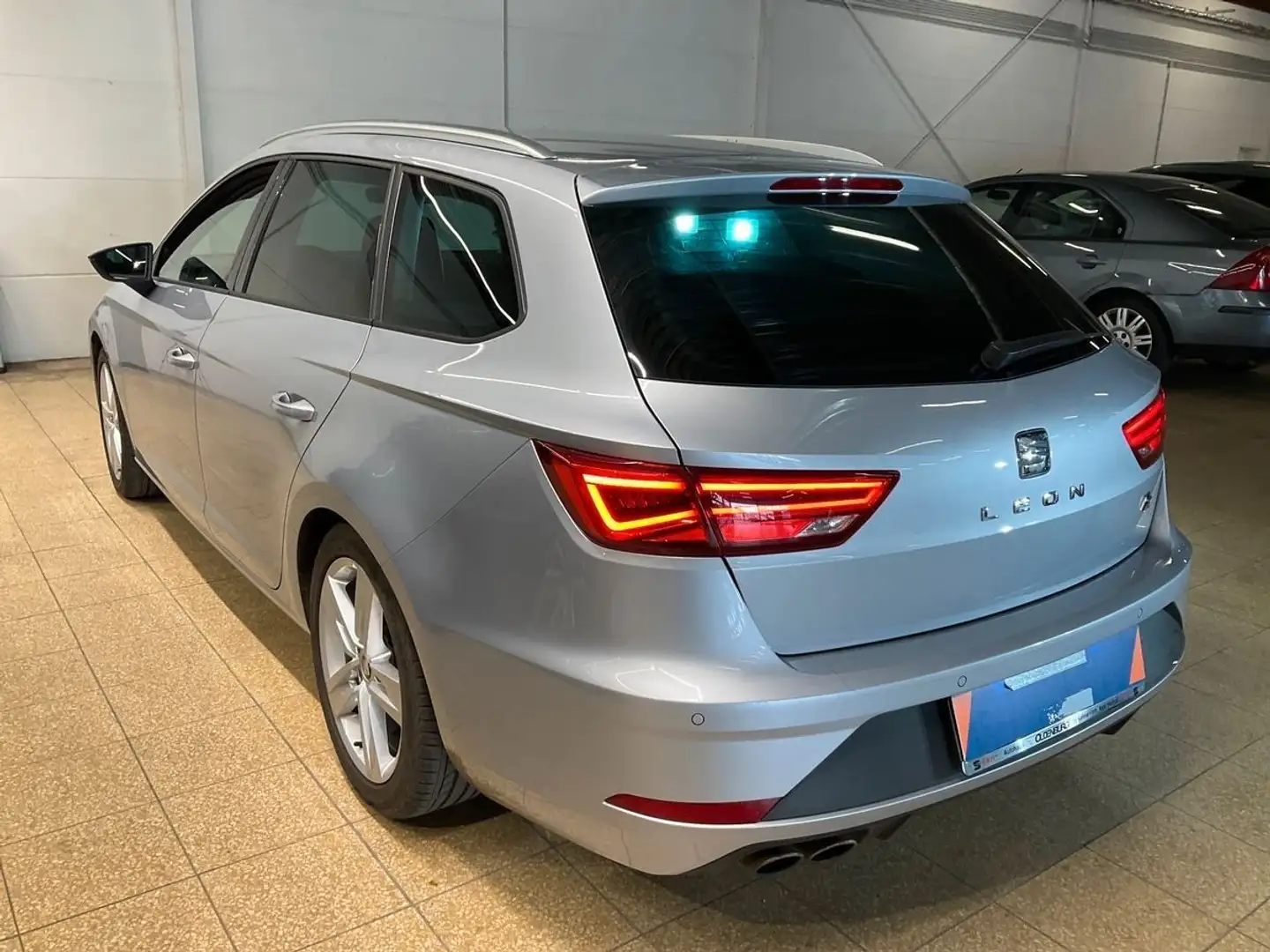 SEAT Leon LEON ST 1.8 TSI FR AHK PDC TEMPOMAT TÜV+SERV NEU Argento - 1