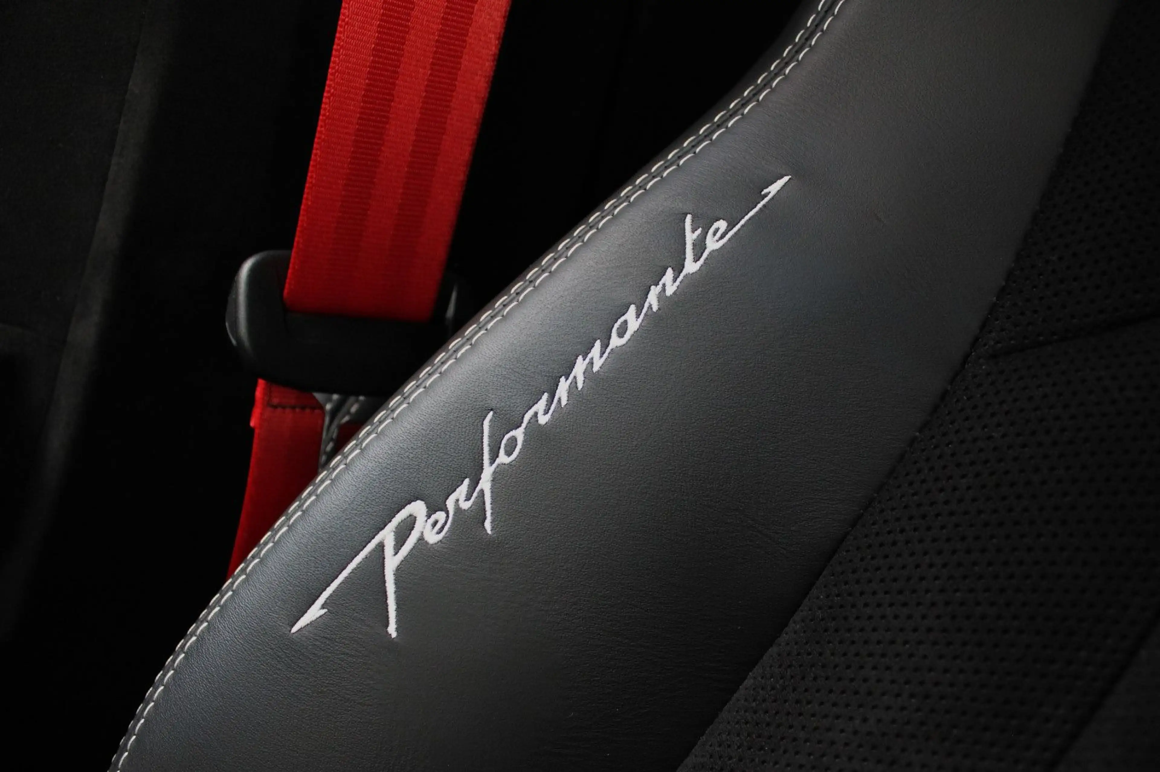 Lamborghini Urus URUS PERFORMANTE EXKLUSIV FULL CARBON/B&O 3D/23" — photo 6