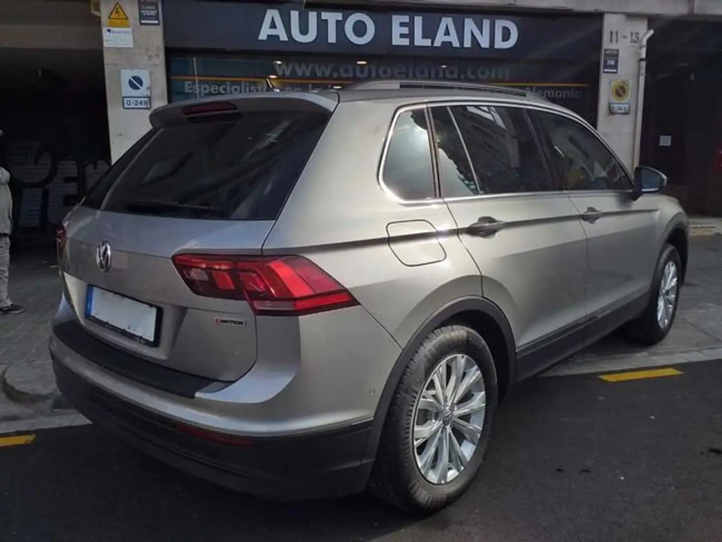 Volkswagen Tiguan 1.4 TSI COMFORTLINE 4MOTION Plateado - 1