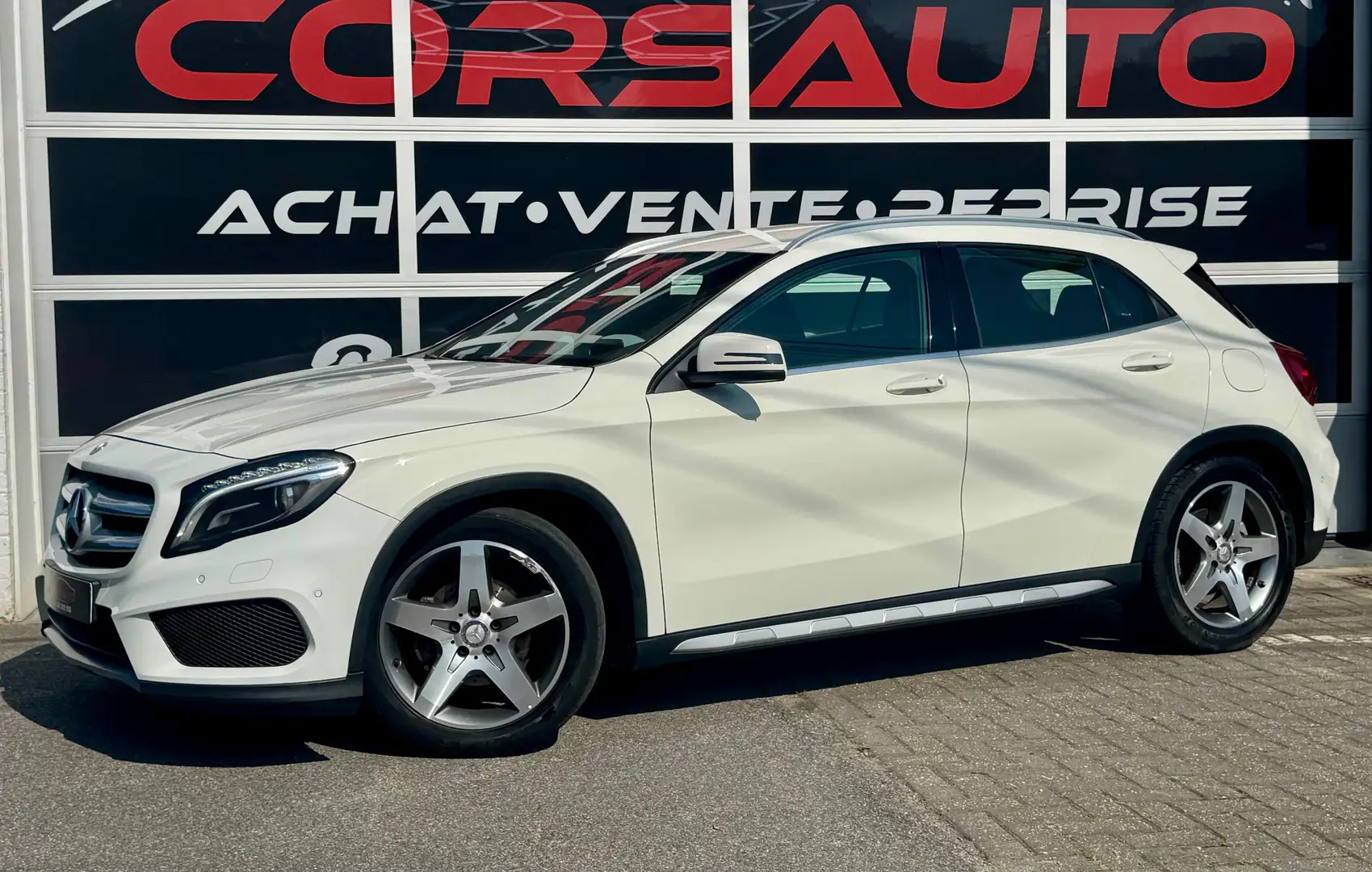 Mercedes-Benz GLA 200 Amg NAVI CRUISE TEL CAM SIEG CH LEDS Wit - 1