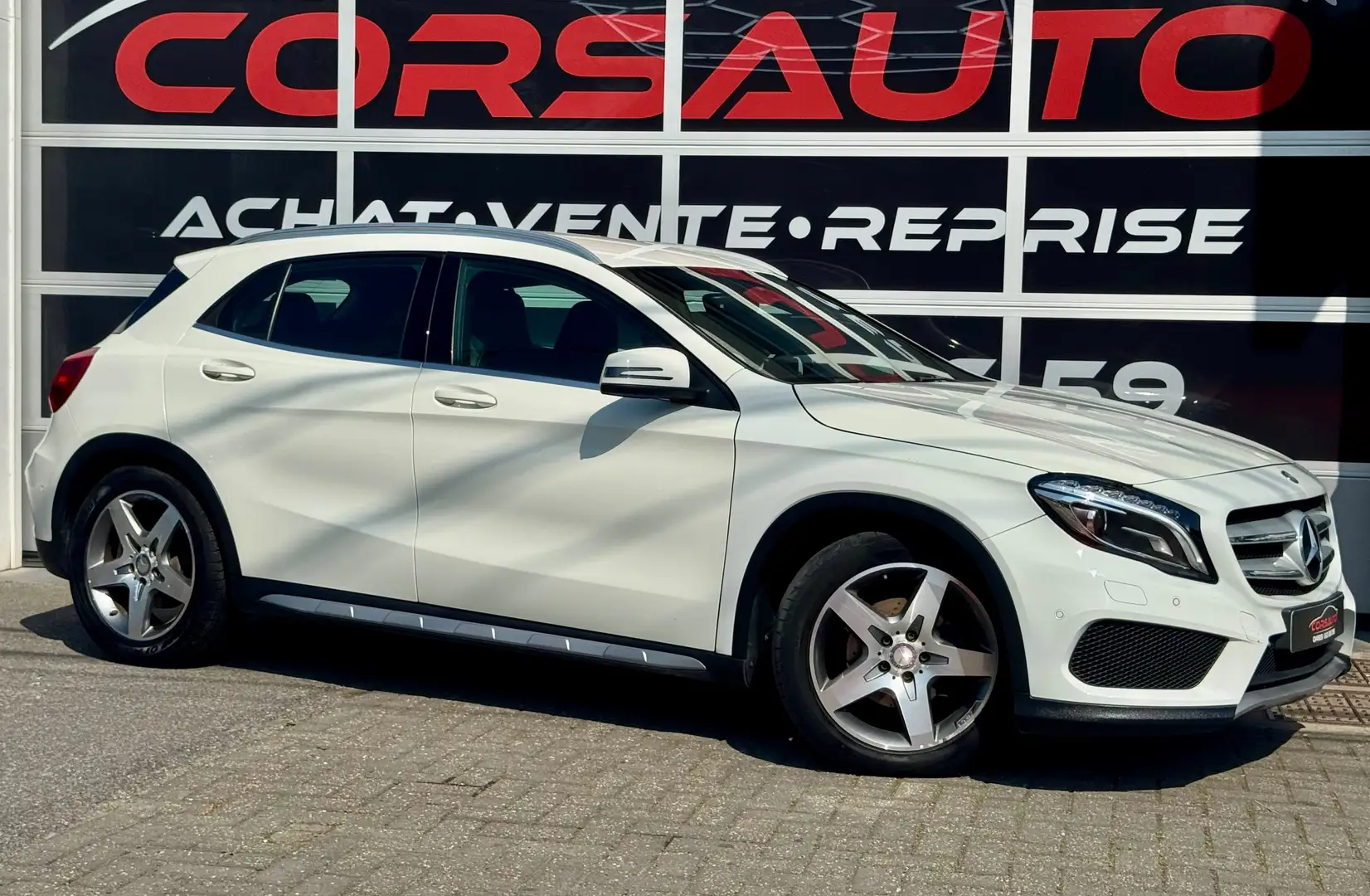 Mercedes-Benz GLA 200 Amg NAVI CRUISE TEL CAM SIEG CH LEDS Wit - 2