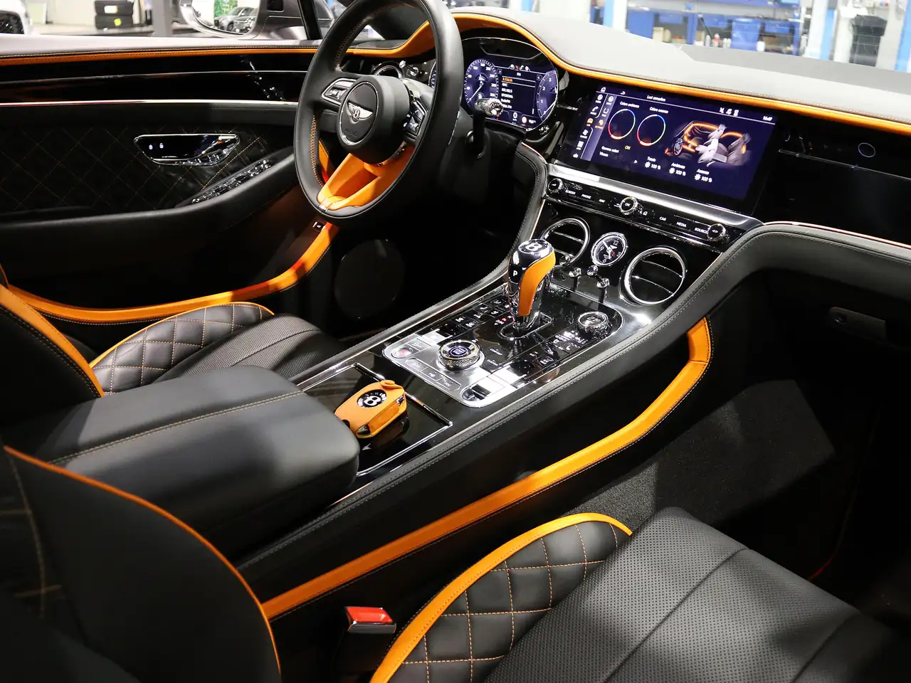 Bentley Continental GT 2023 — фото 8