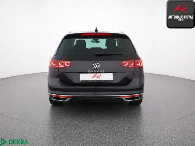 Volkswagen Passat view 4
