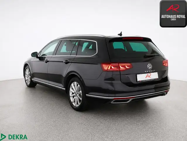 Volkswagen Passat view 3