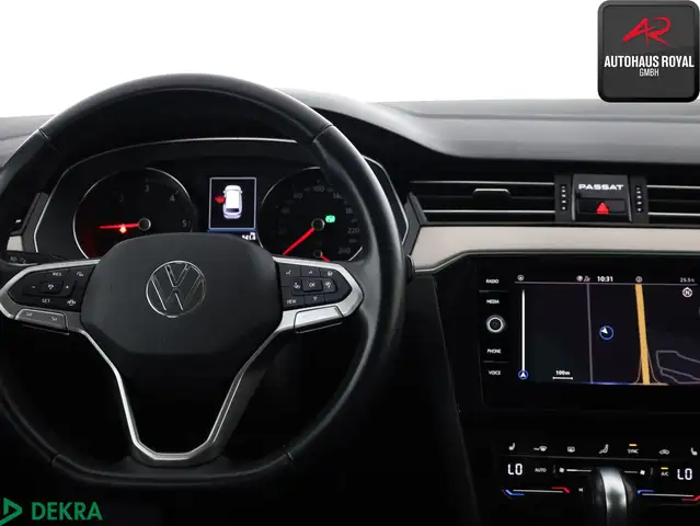 Volkswagen Passat view 10