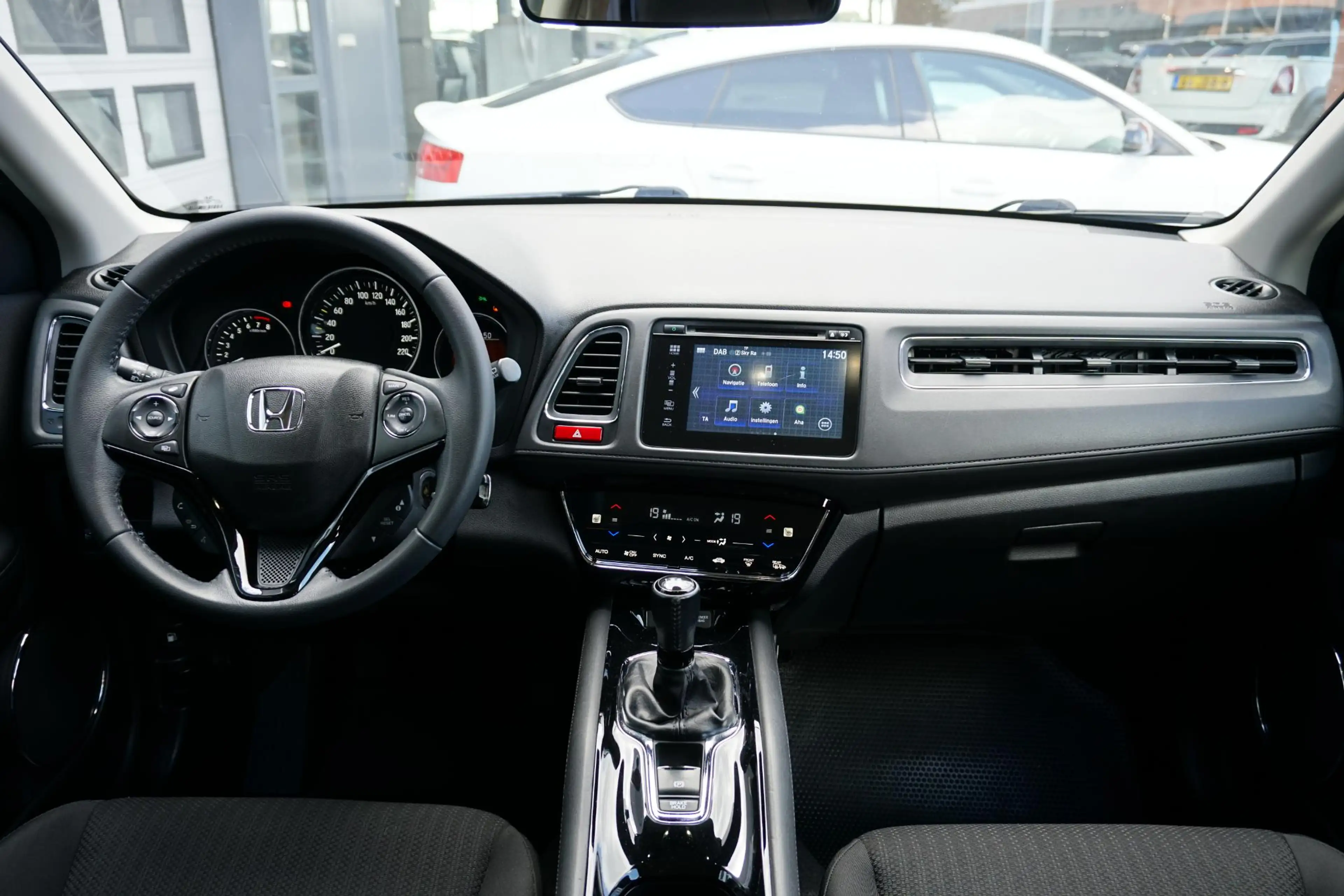 Honda HR-V 1.5 i-VTEC Executive + NAVI / DAB / SENSOREN / STO — photo 4