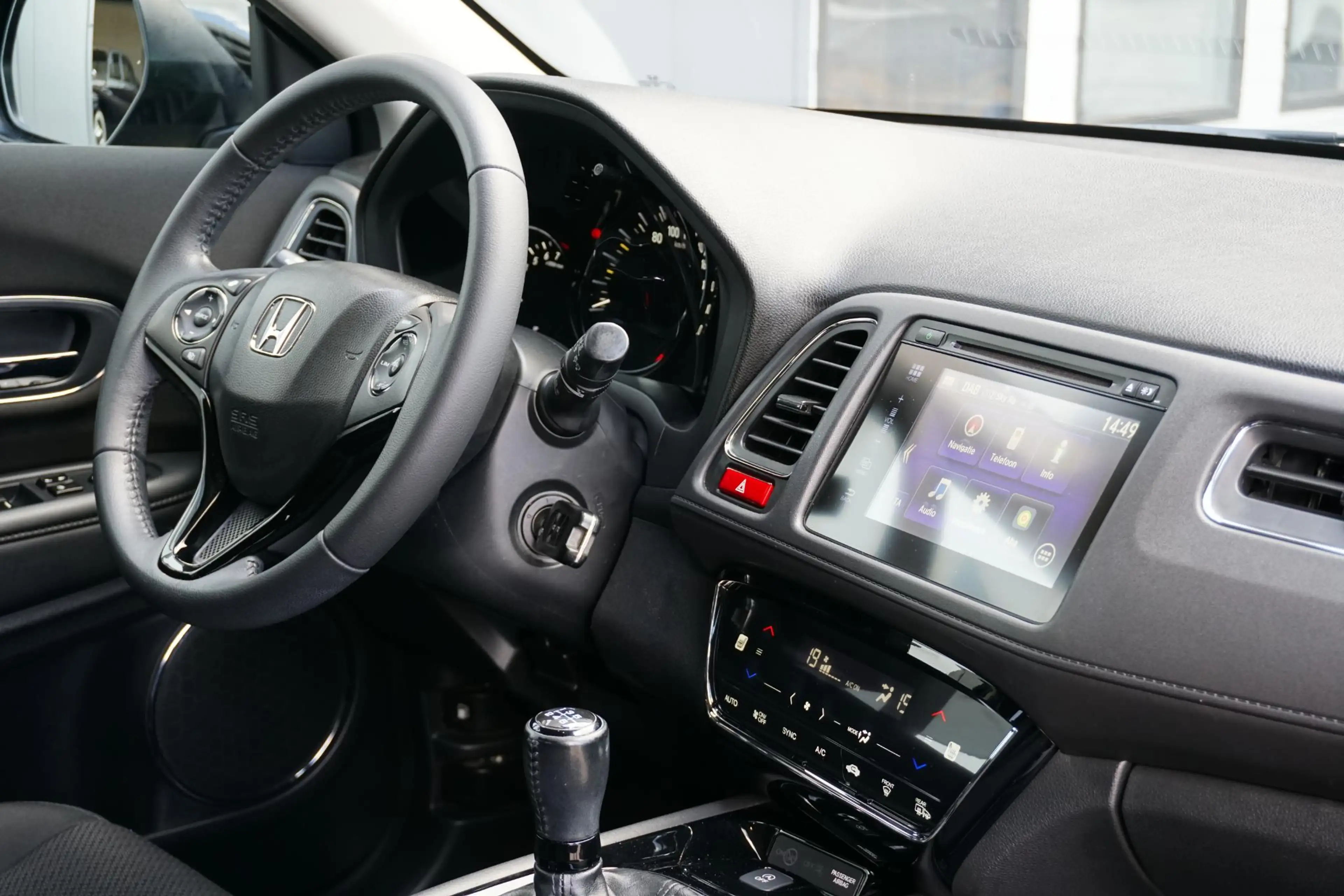 Honda HR-V 1.5 i-VTEC Executive + NAVI / DAB / SENSOREN / STO — photo 3