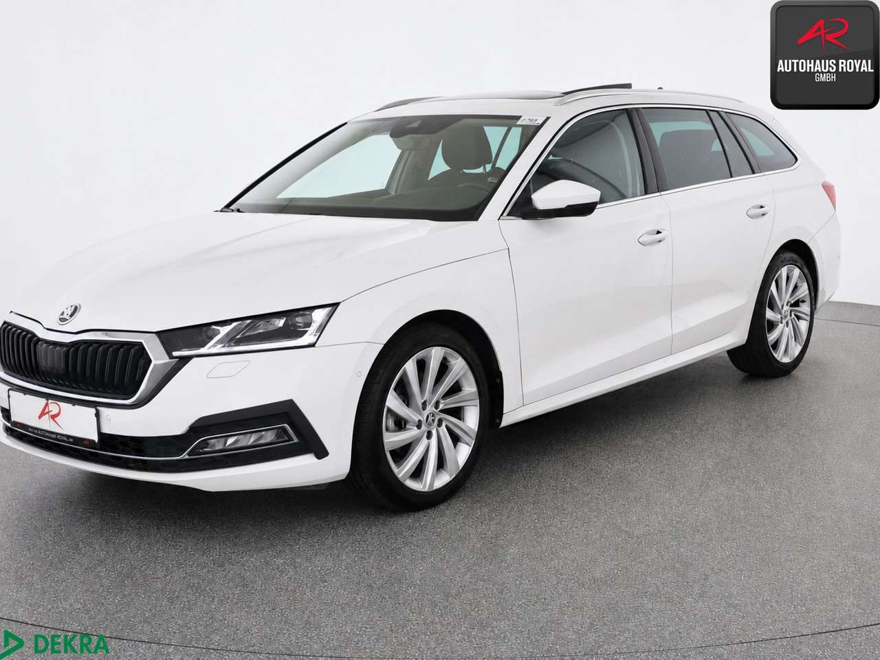 Skoda Octavia 2024 — Combi 2.0 TDI STYLE HUD,KEYLESS,ACC,PANO