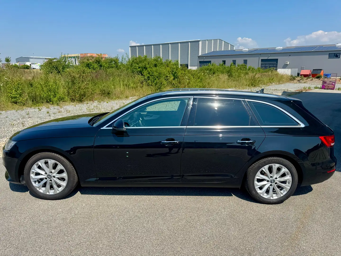 Audi A4 design ultra *XENON*NAVI*SITZHEIZUNG*TOP Noir - 2