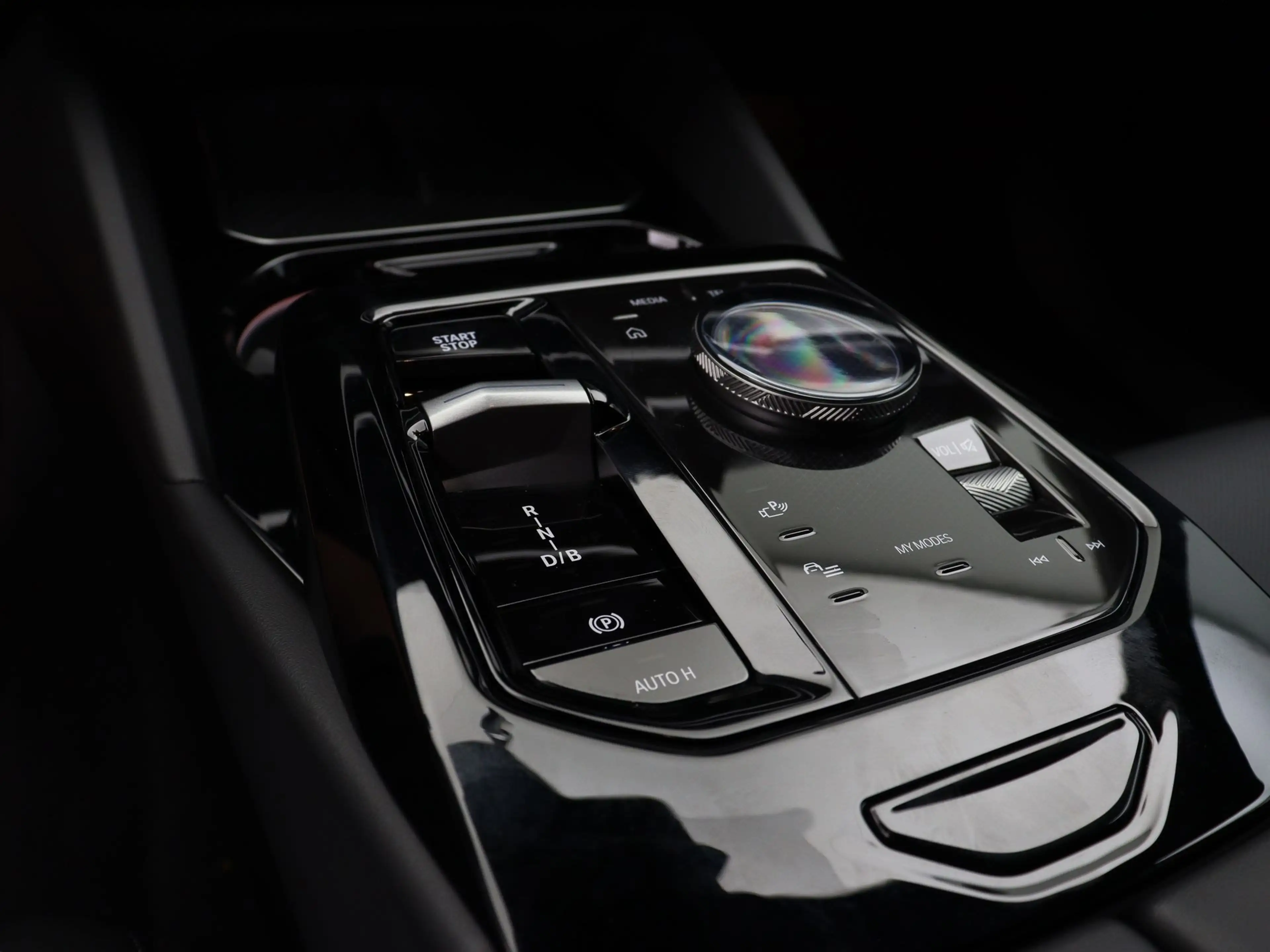 BMW i5 Touring eDrive40 84 kWh M-Sport Pro SoH 100% — photo 15