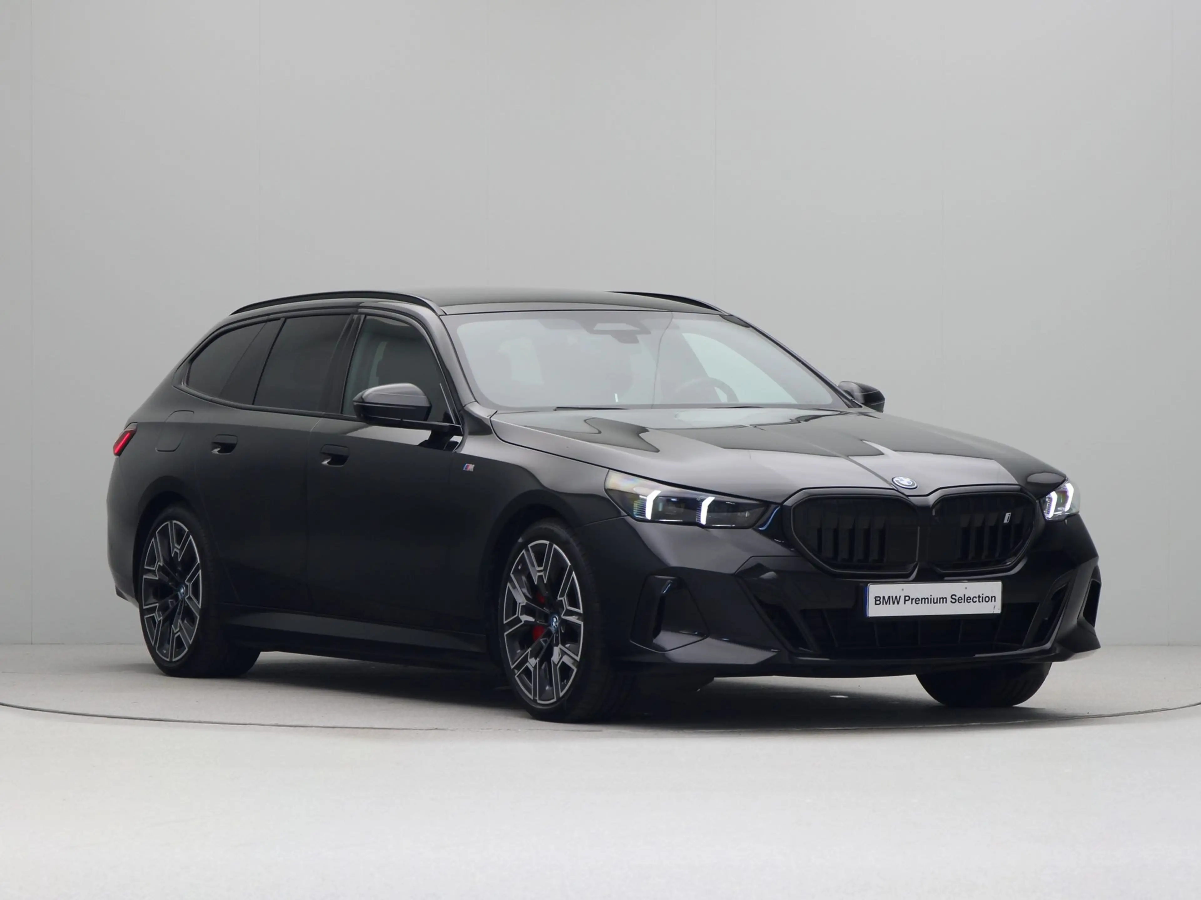 BMW i5 Touring eDrive40 84 kWh M-Sport Pro SoH 100% — photo 6