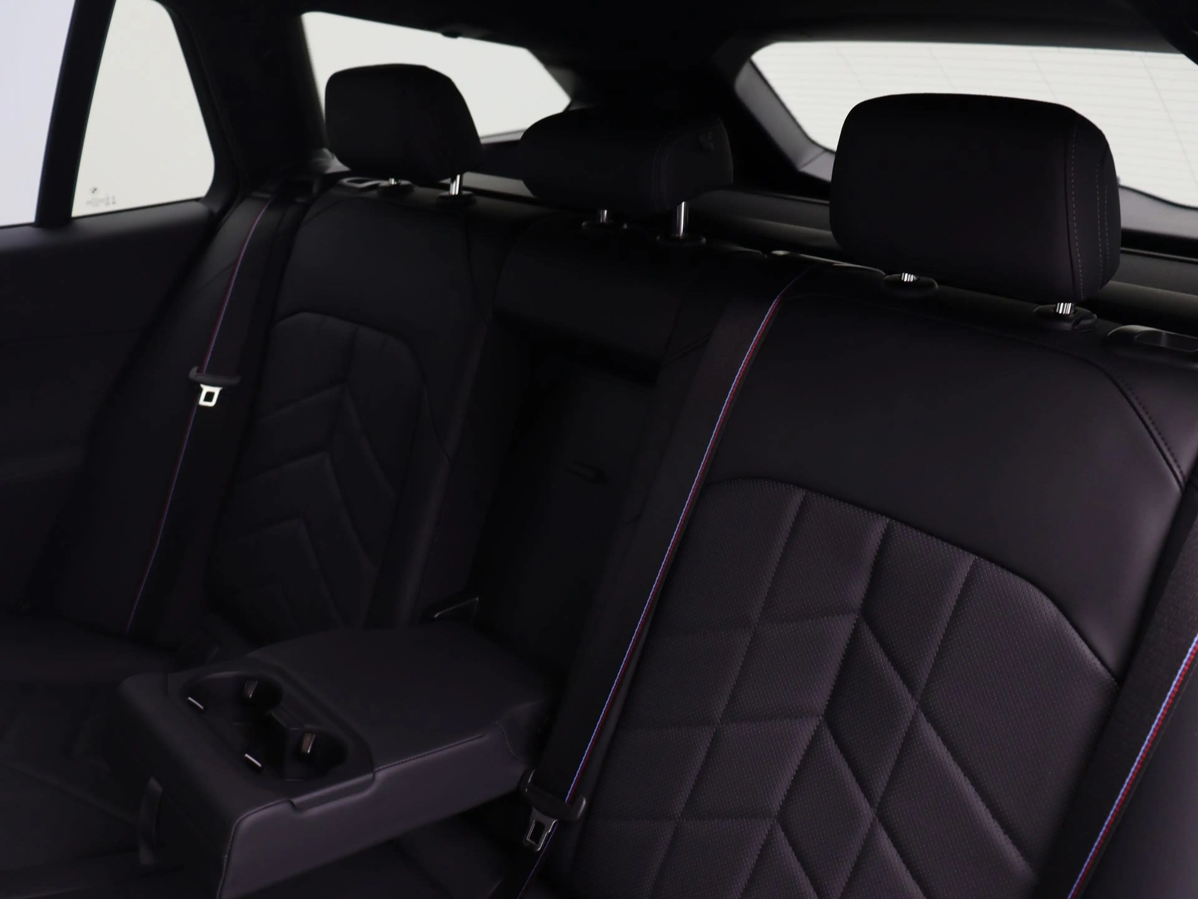 BMW i5 Touring eDrive40 84 kWh M-Sport Pro SoH 100% — photo 14