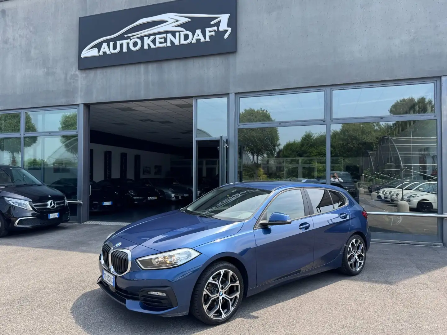 BMW 116 d 5p. Luxury Blauw - 1
