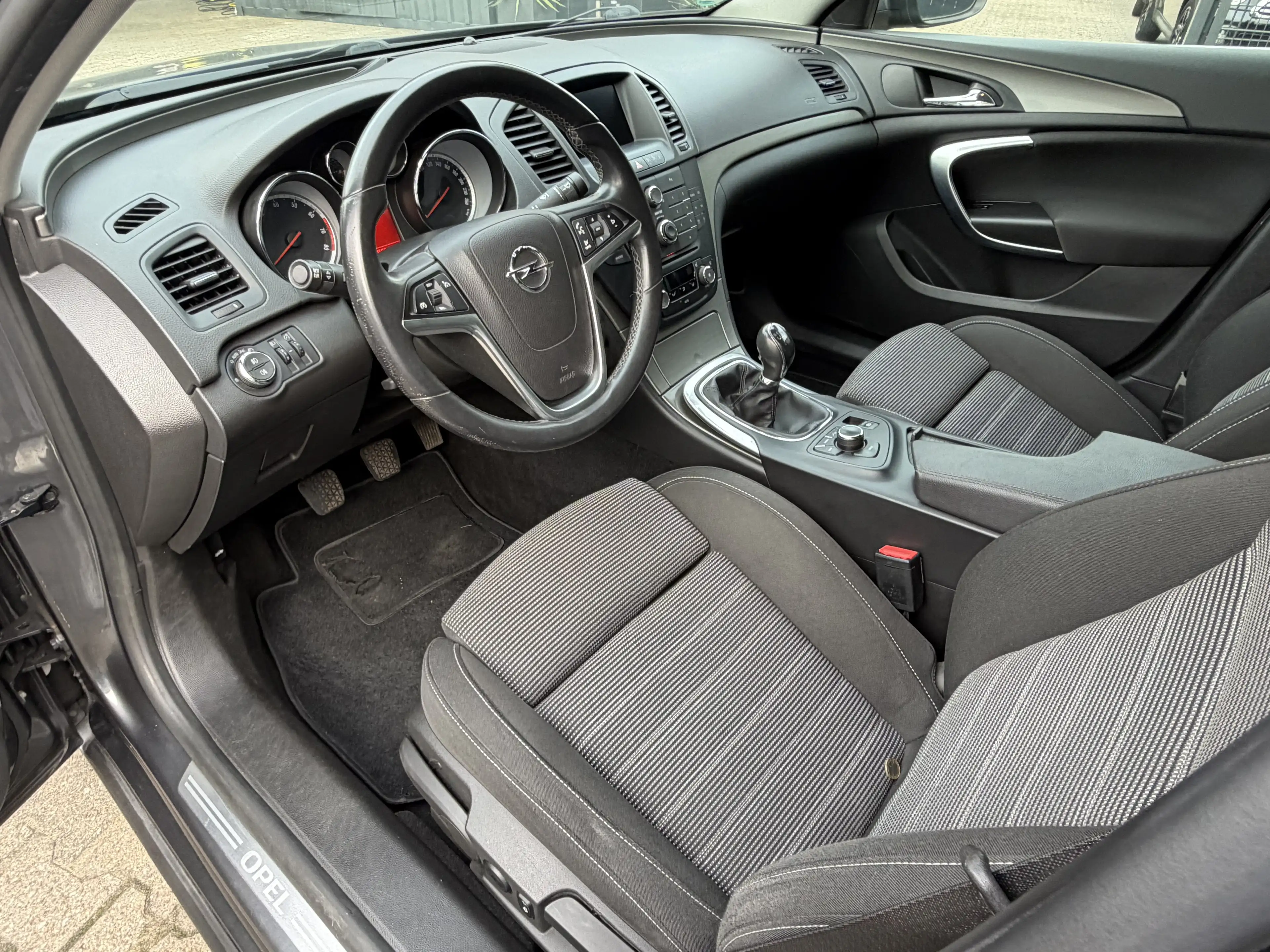 Opel Insignia 1.6 Turbo Edition Limousine Navi Grau S-Heft Top G — photo 3