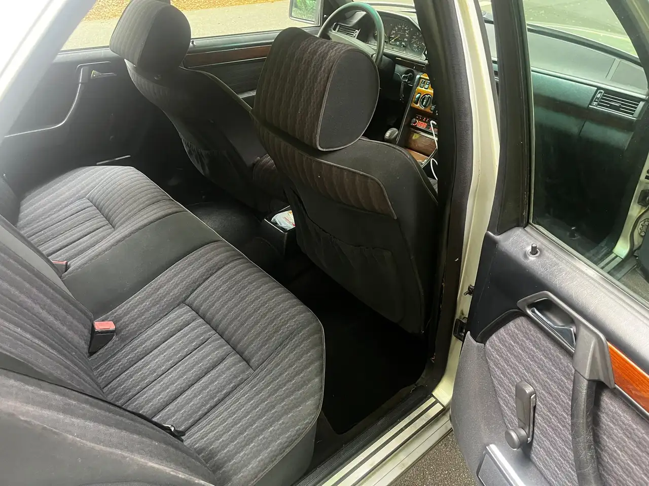 Mercedes-Benz E 300 D, foto 10