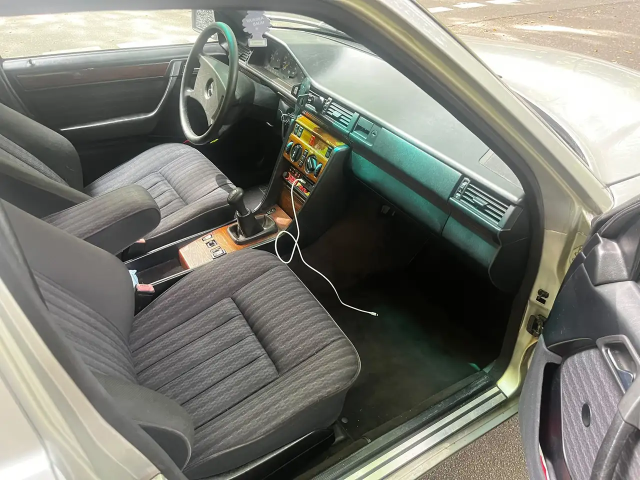 Mercedes-Benz E 300 D, foto 8