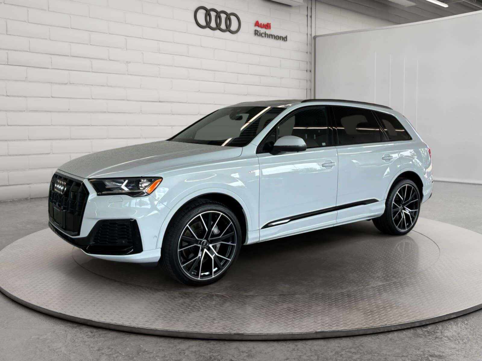 2022 Audi Q7 |TRAILER HITCH | 22 5V SPOKE STAR DESIGN WHEELS |