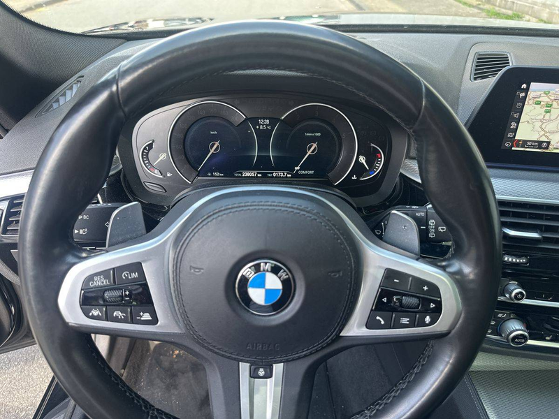 BMW 530 530i xDrive Touring Aut. Sport Line — photo 11