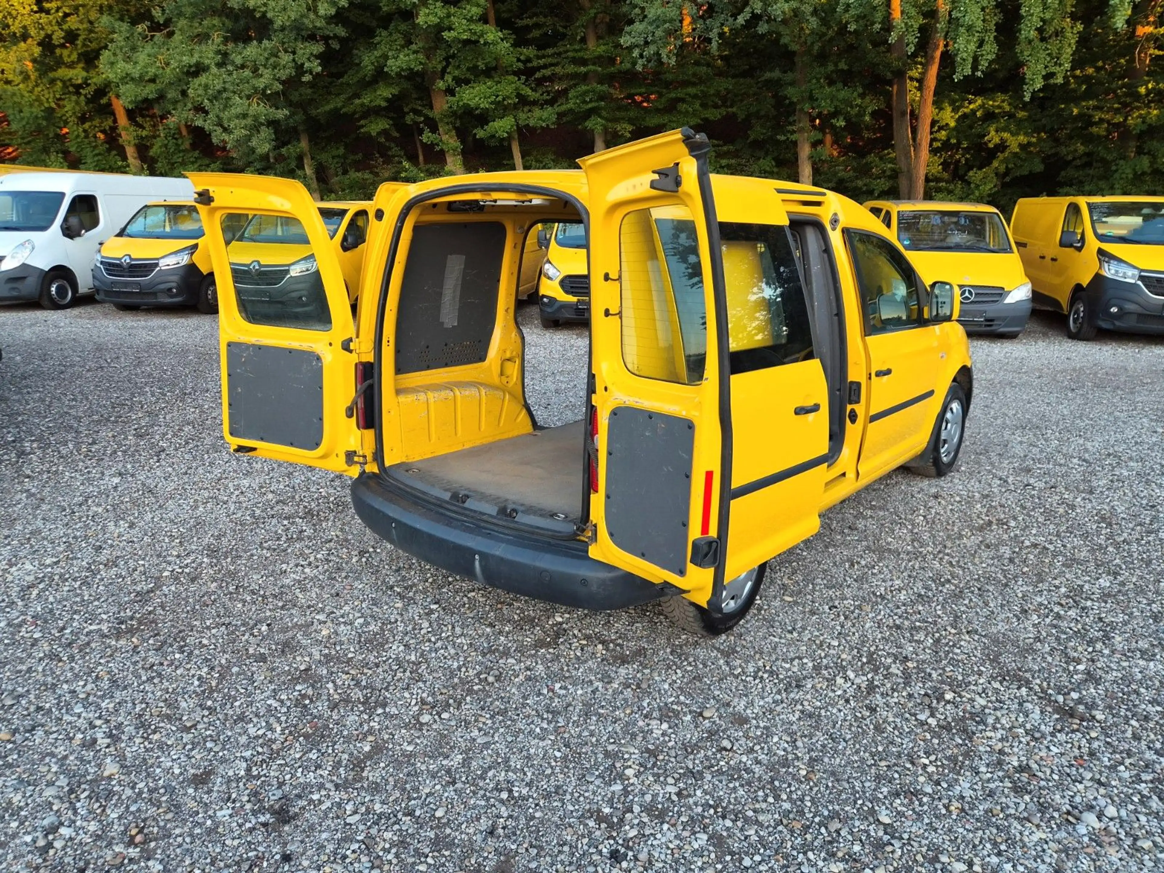Volkswagen Caddy Klima Flügeltüre 2xSchiebetüre 1.Hd Blueth — photo 2