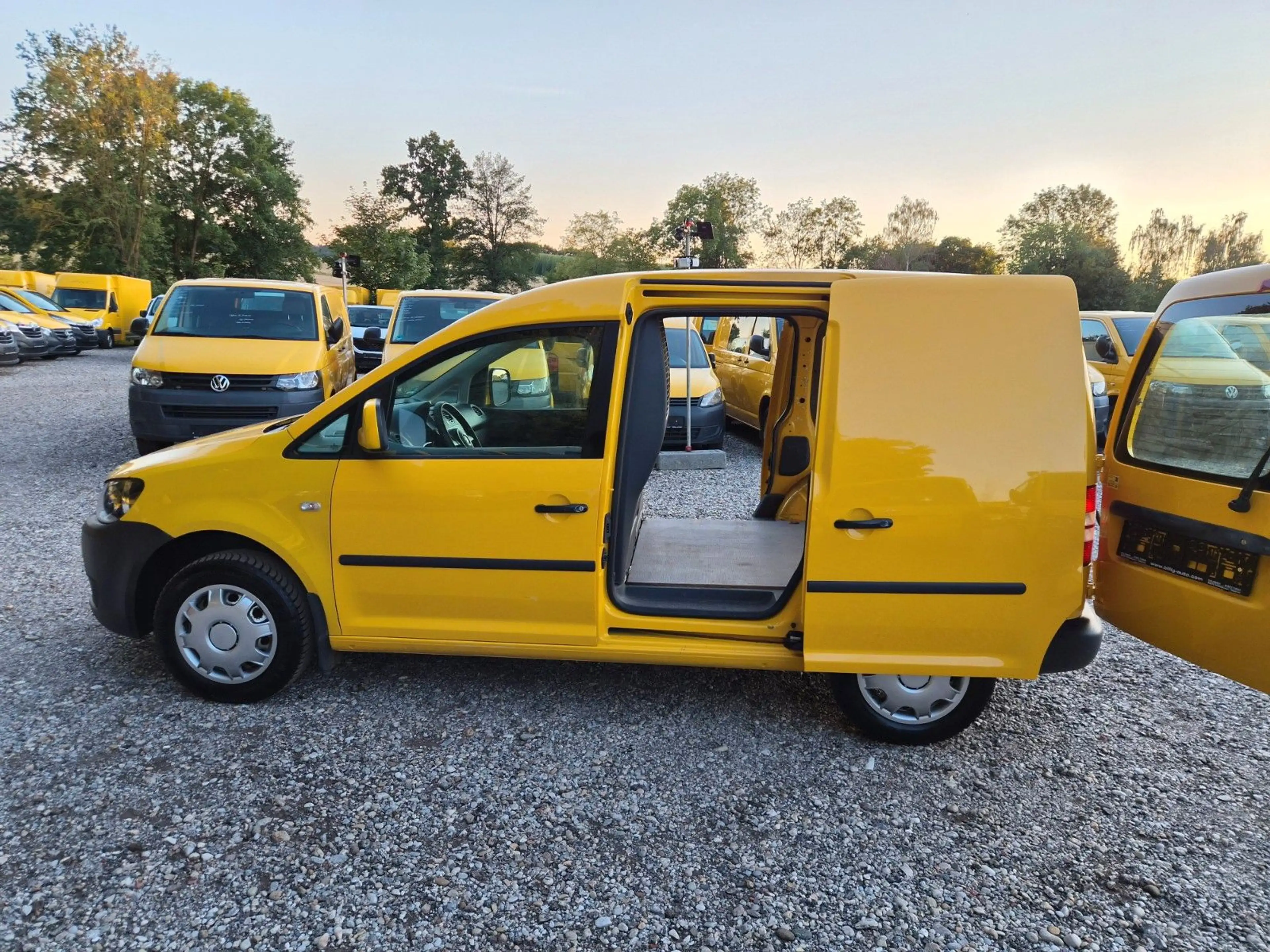 Volkswagen Caddy Klima Flügeltüre 2xSchiebetüre 1.Hd Blueth — photo 3
