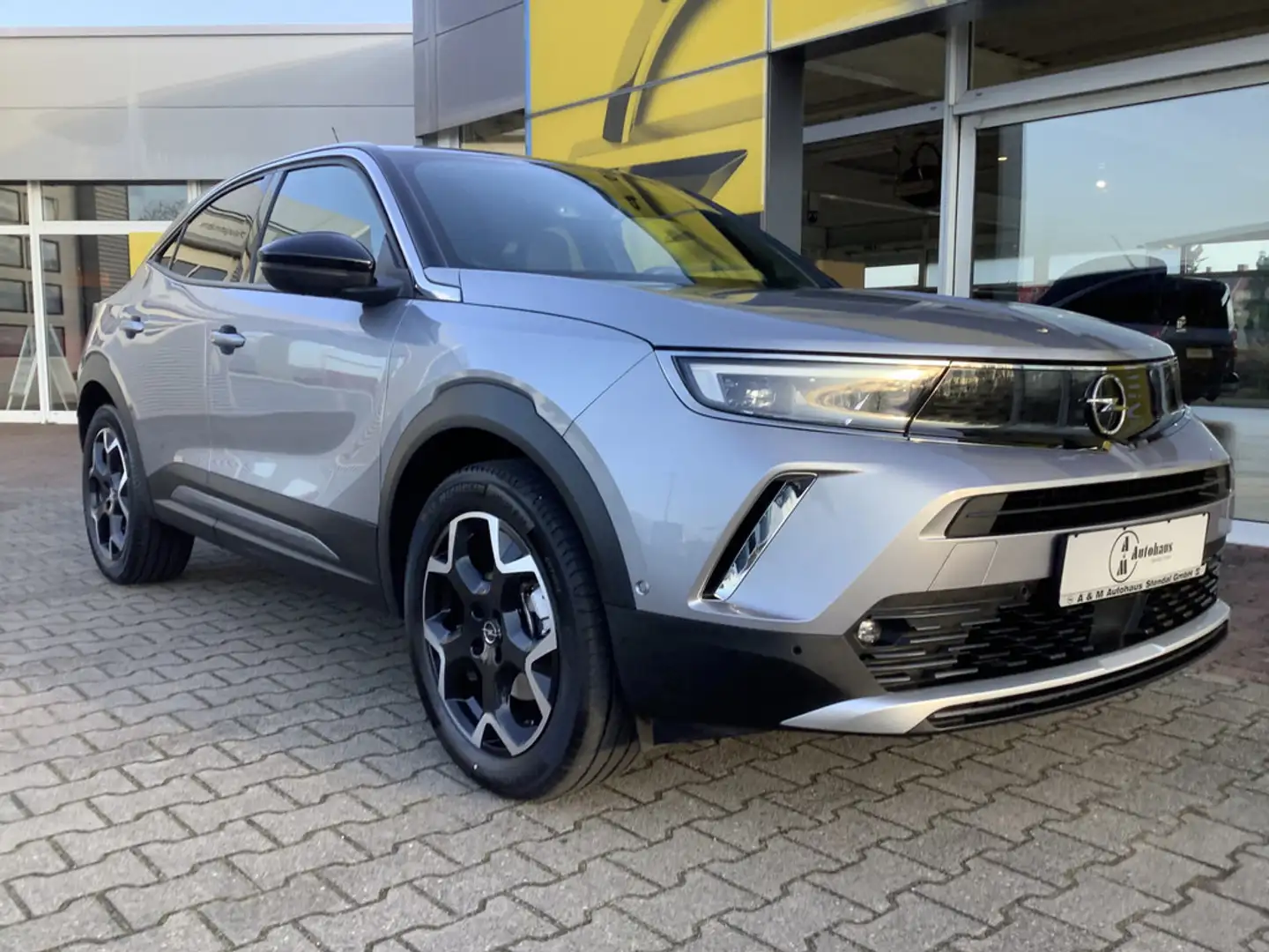 Opel Mokka-E Grau - 1