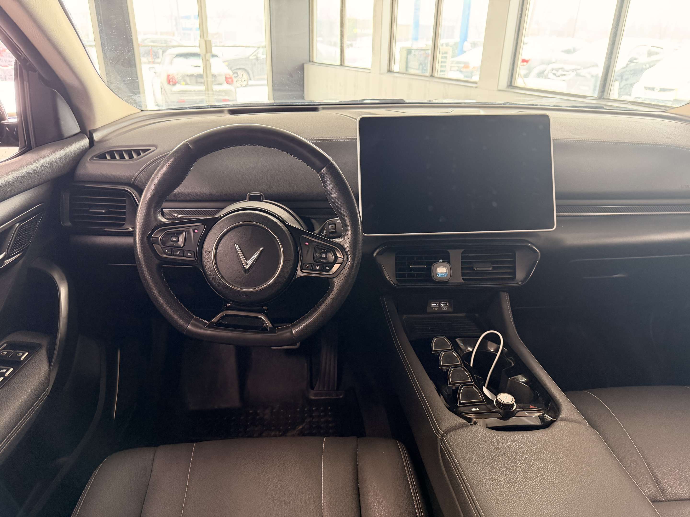 2023 VinFast VF8 Eco - Image 15