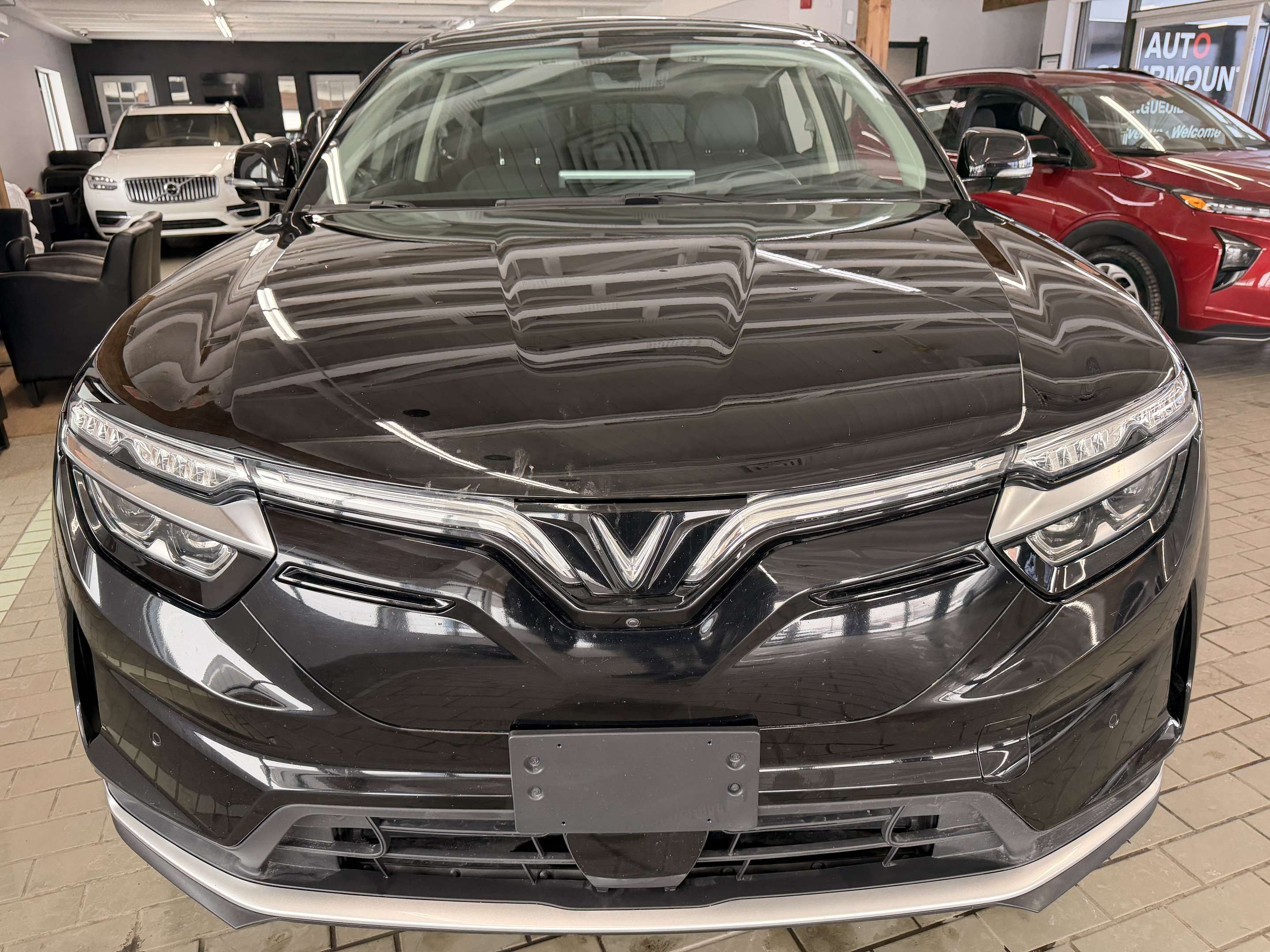 2023 VinFast VF8 Eco - Image 8