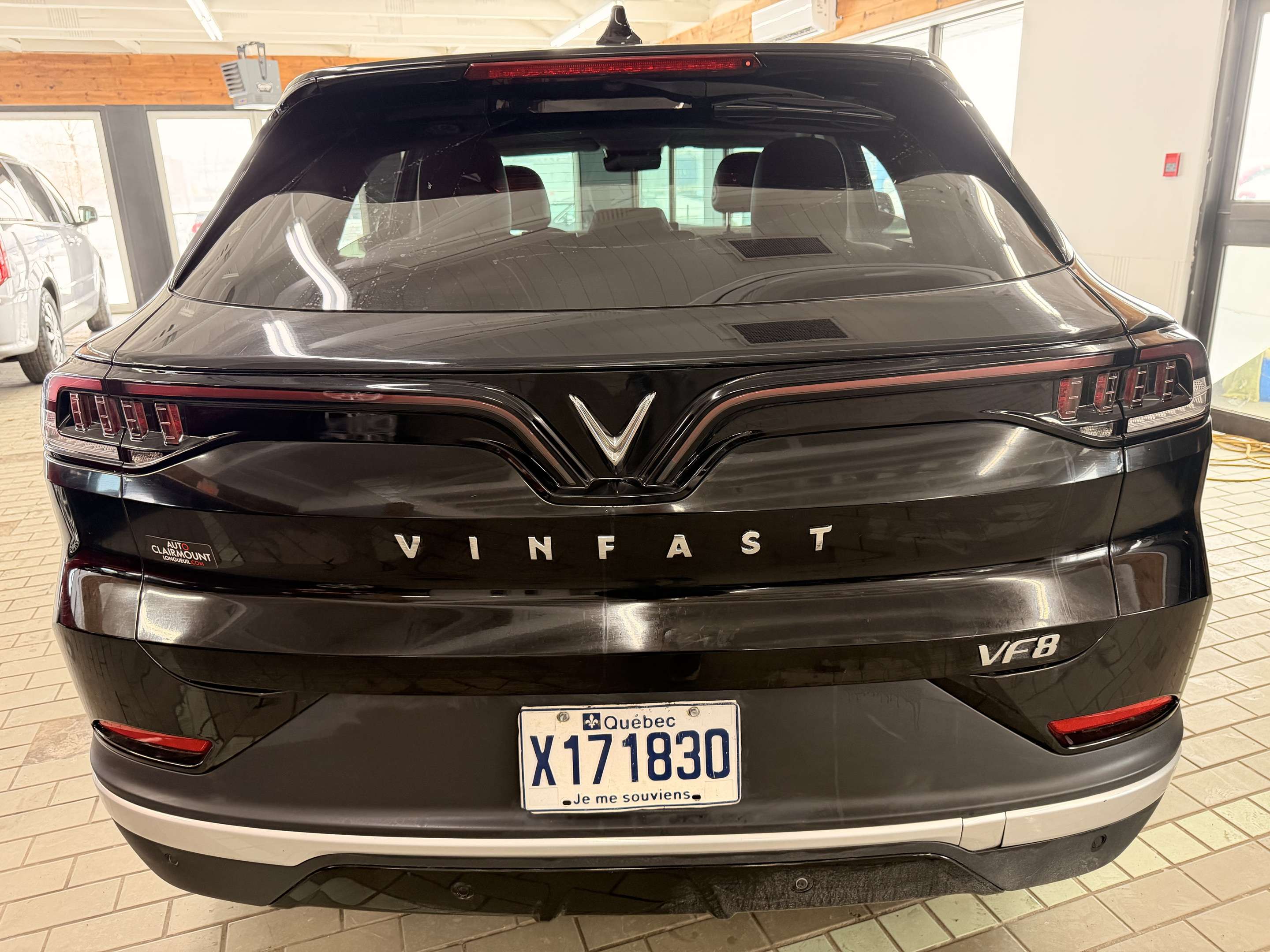 2023 VinFast VF8 Eco - Image 4