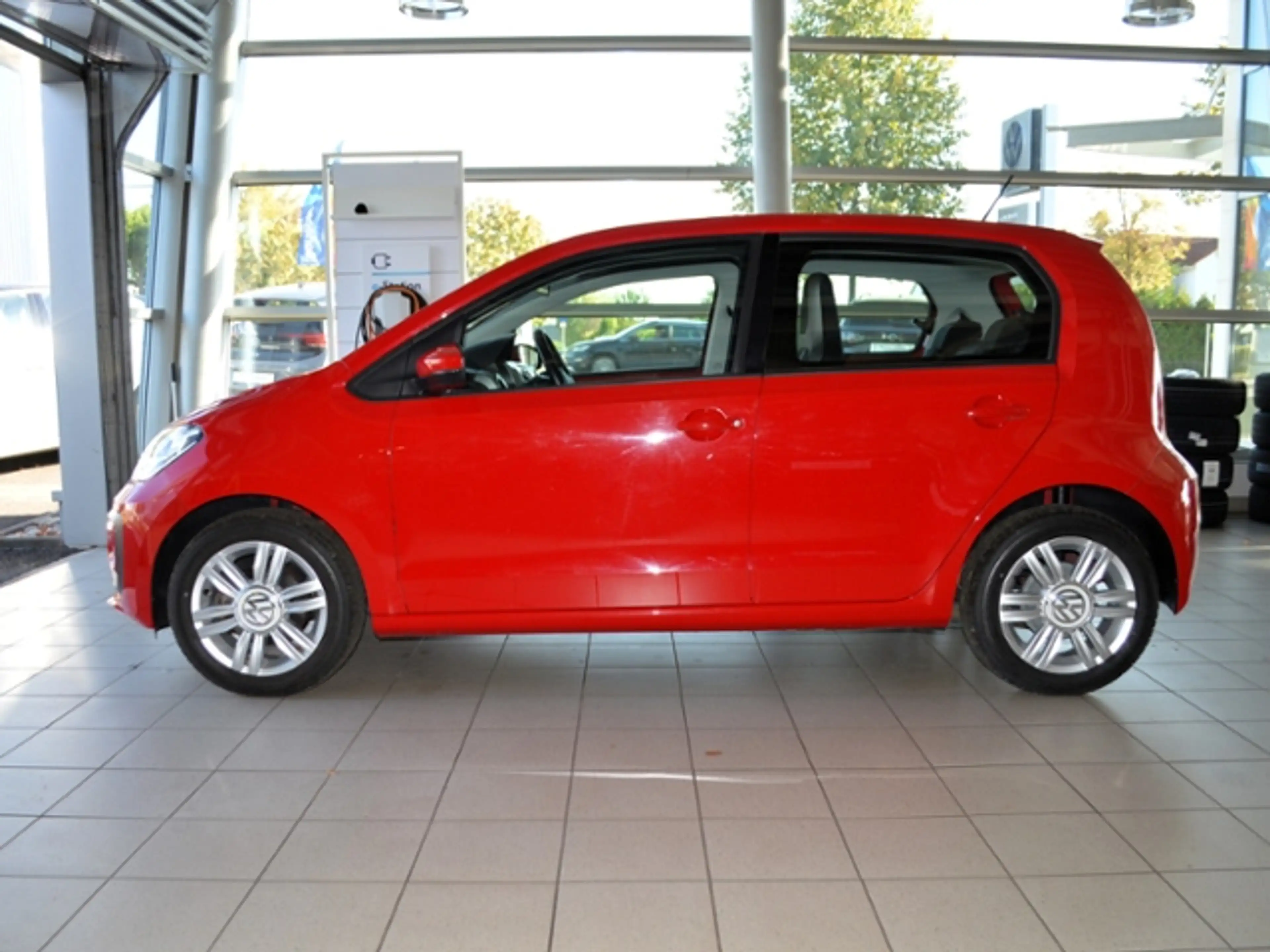Volkswagen up! 1,0 high KLIMA ALU SHZ — photo 4