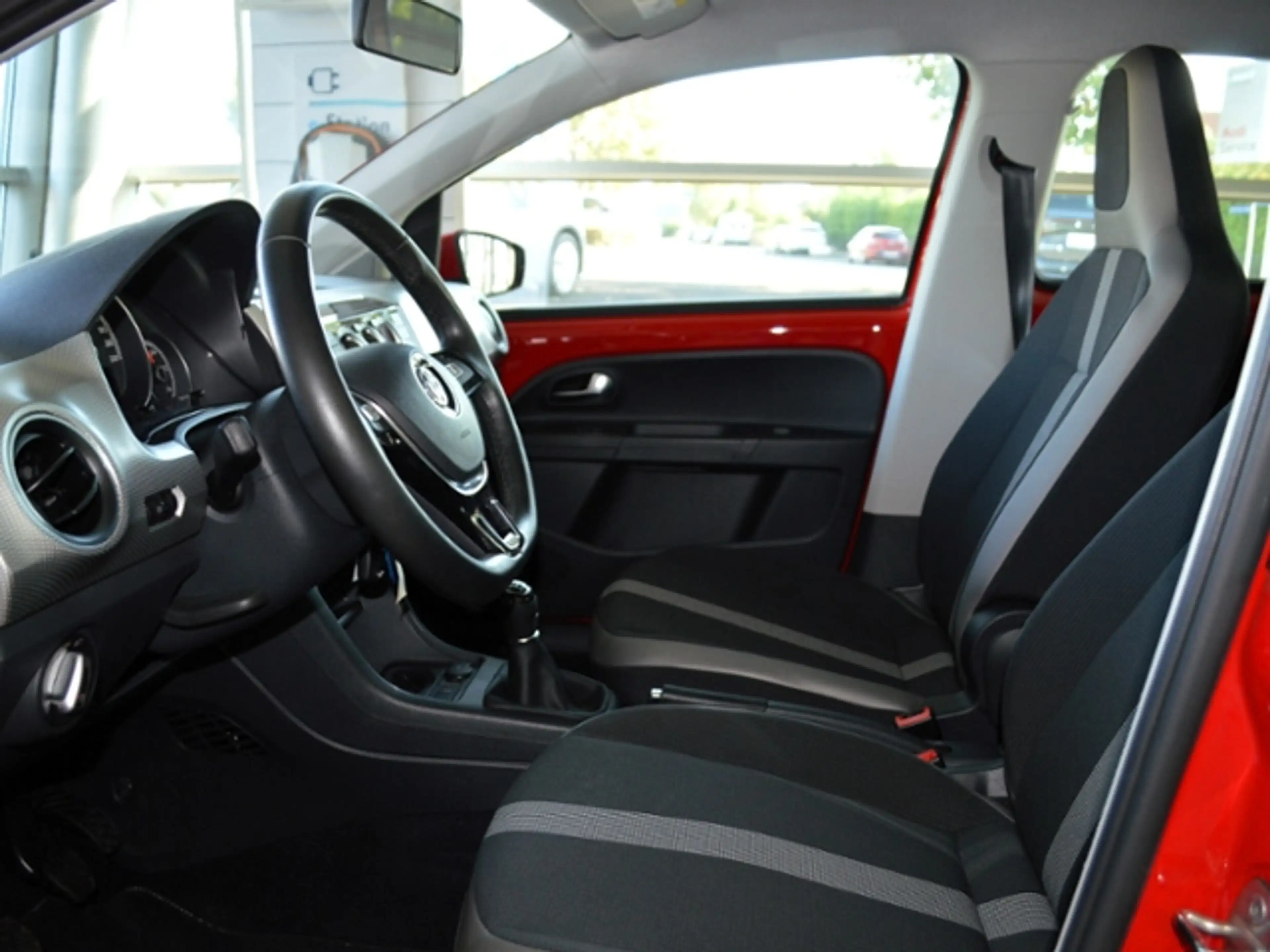 Volkswagen up! 1,0 high KLIMA ALU SHZ — photo 7
