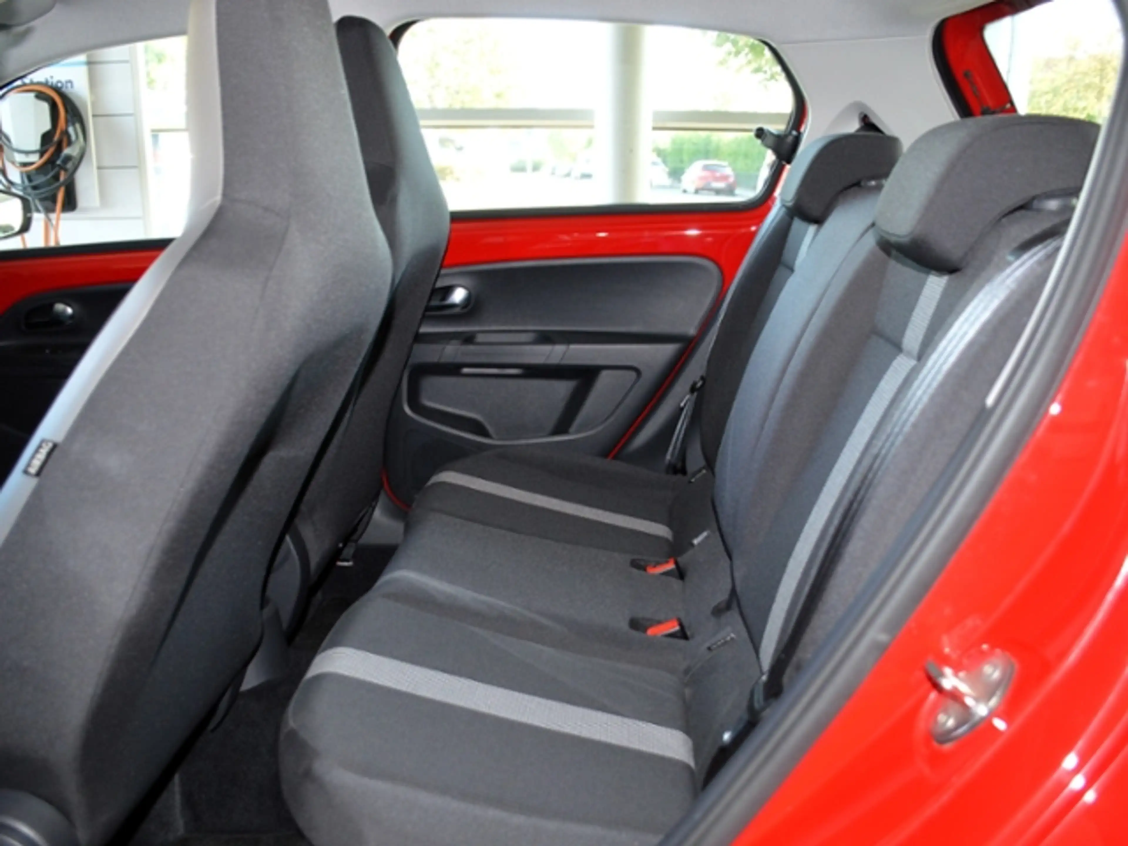 Volkswagen up! 1,0 high KLIMA ALU SHZ — photo 12
